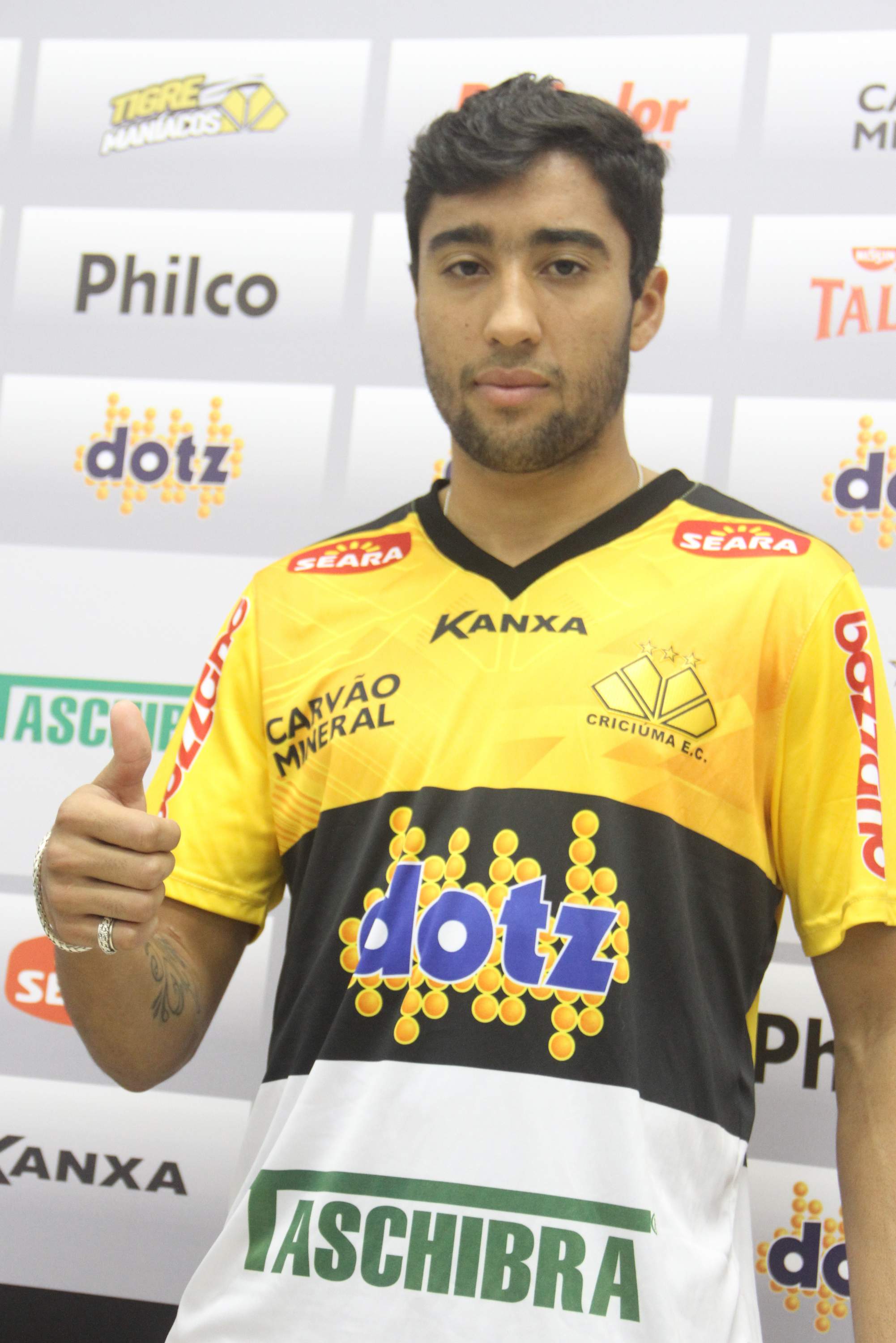 Criciúma fecha com atacante Maurinho