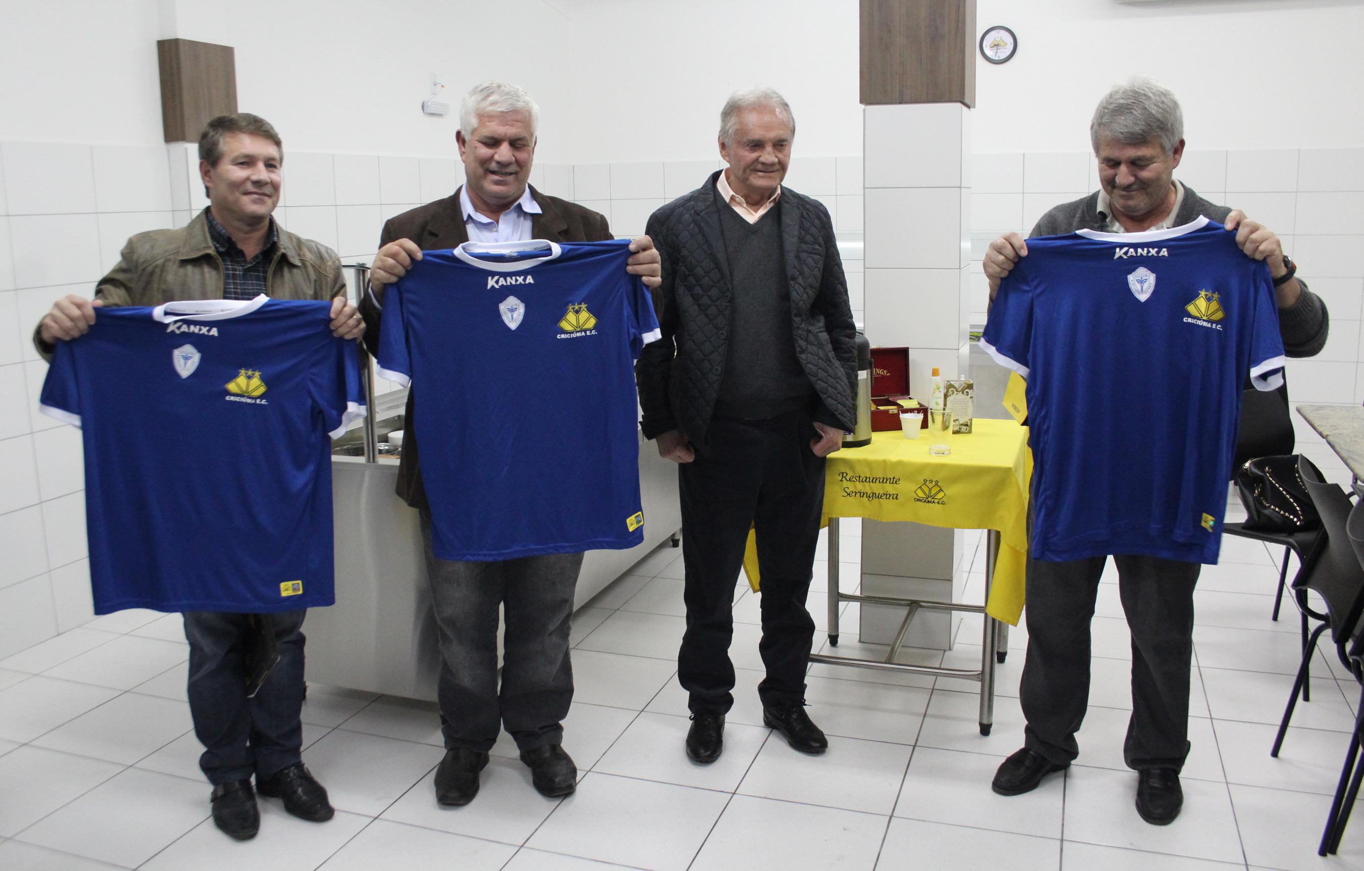 Pierini e Criciúma celebram fim das obras na fachada do HH