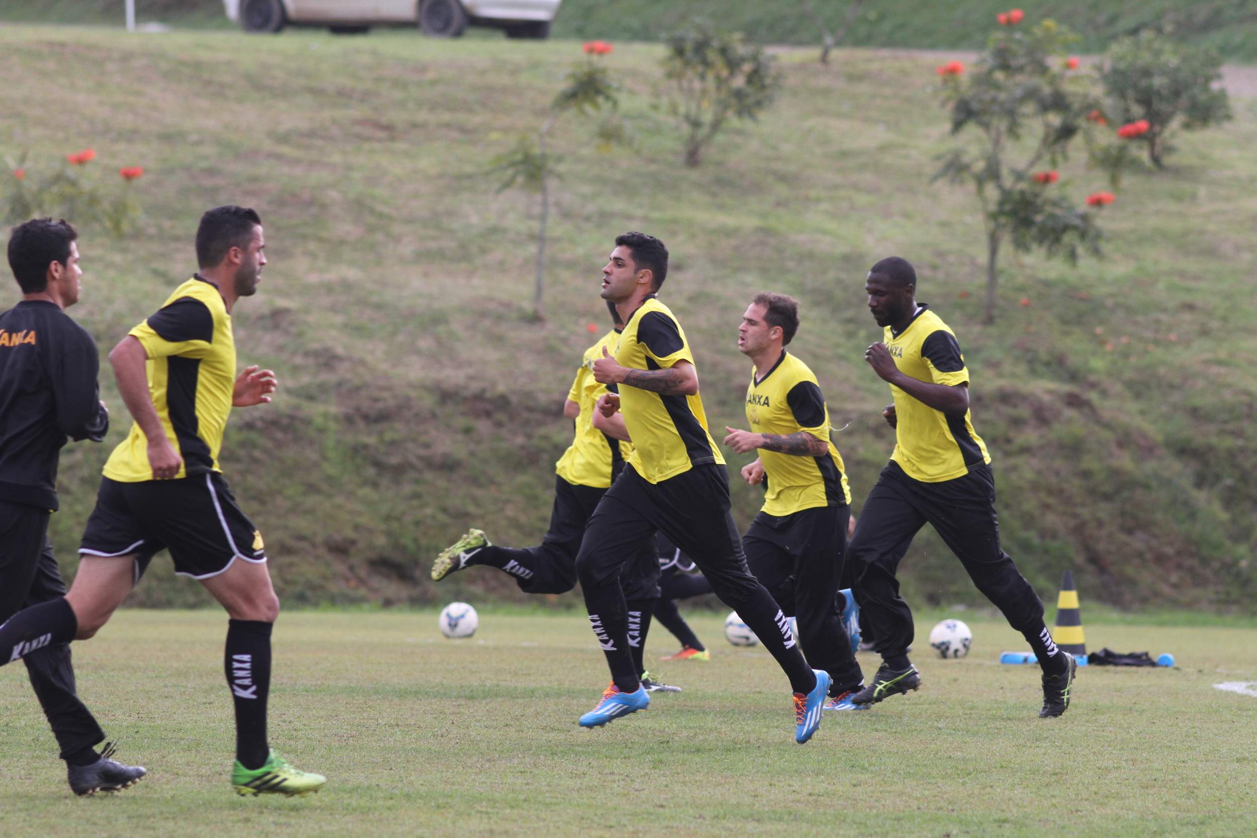 Tigre reforça parte física em treino CT