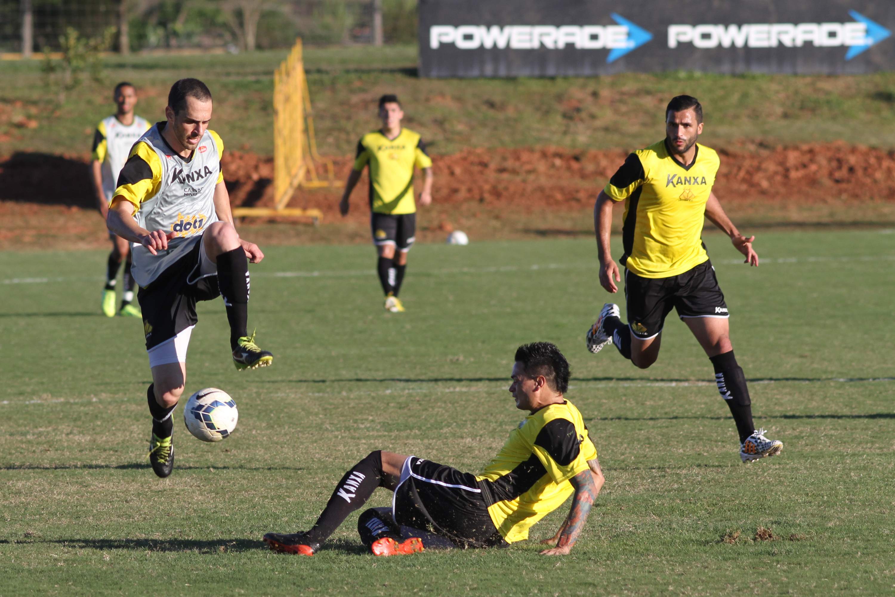 Criciúma faz coletivo movimentado no CT