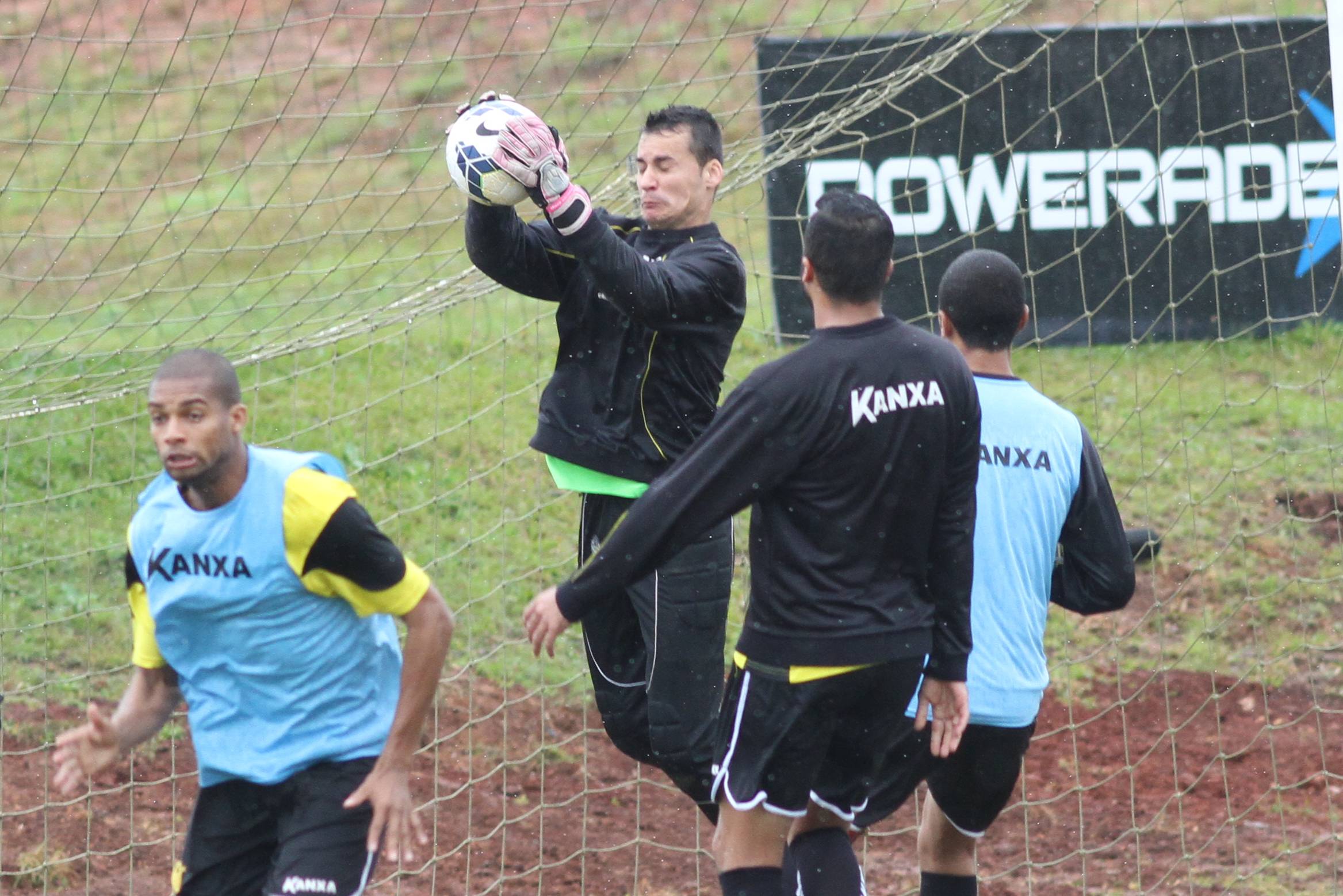Tigre faz tático antes de jogo treino