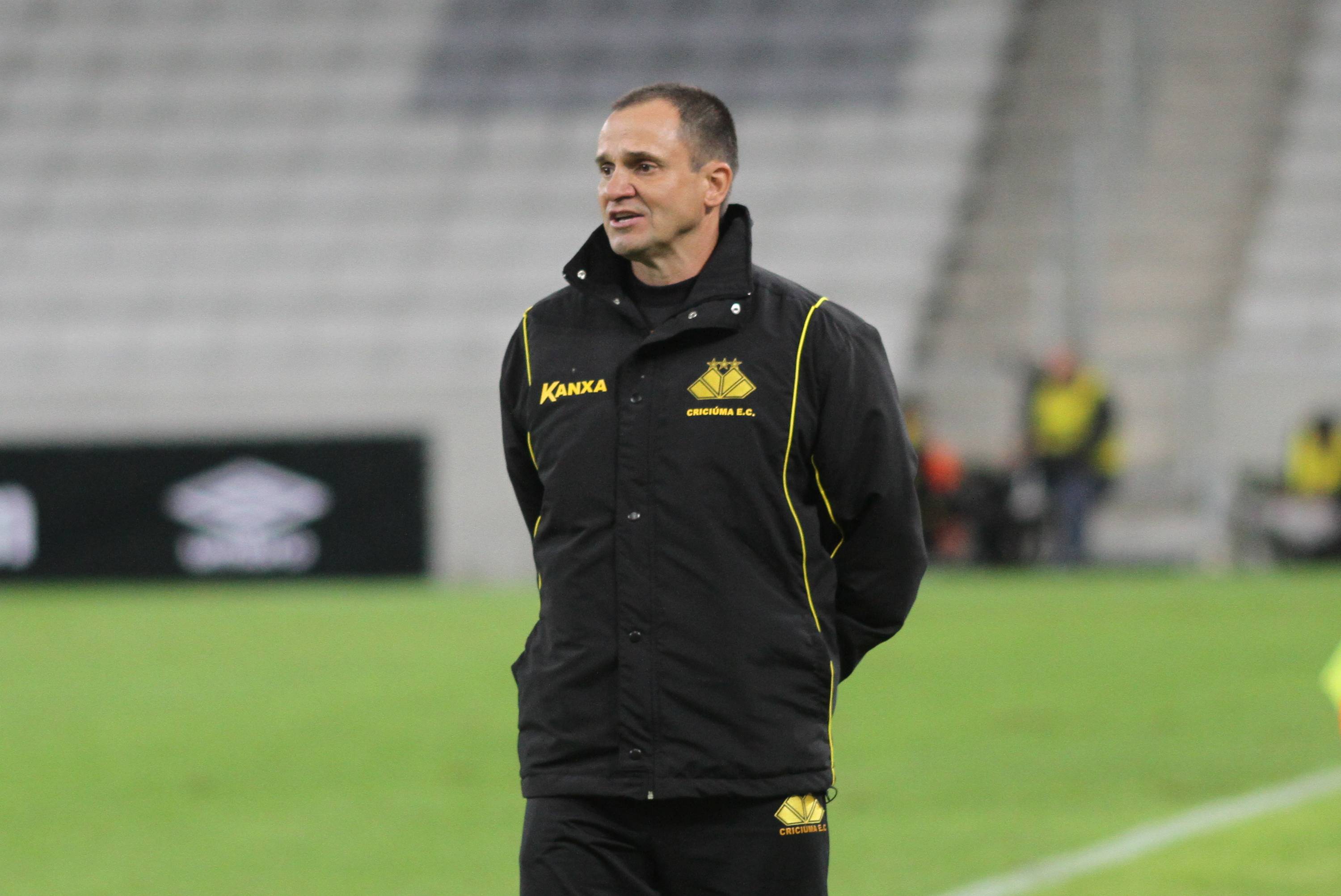 Criciúma joga bem, mas perde para o Atlético (PR)