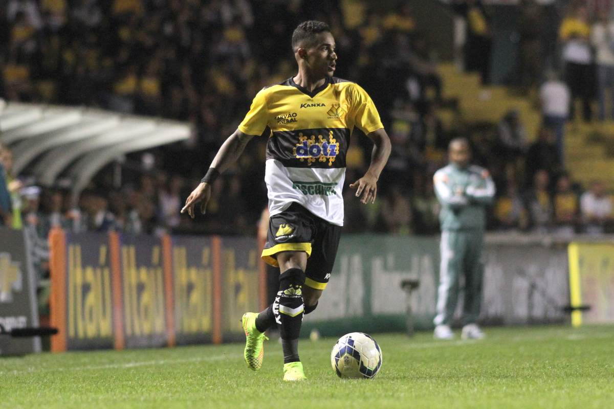 Eduardo destaca empenho do elenco