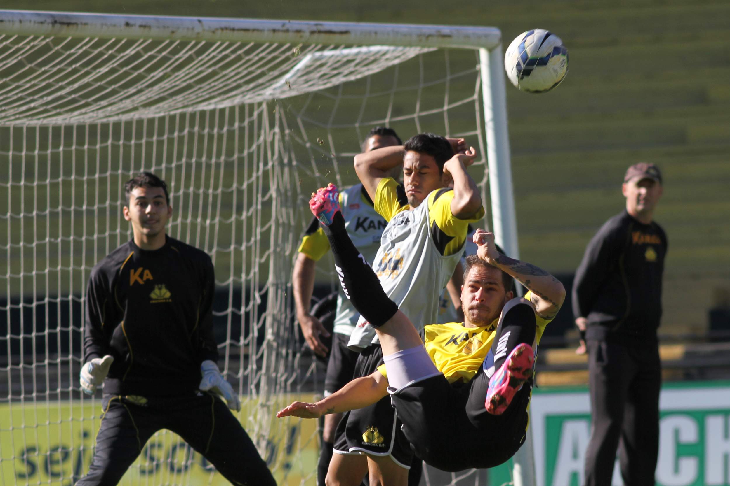 Criciúma encara o Vitória no HH