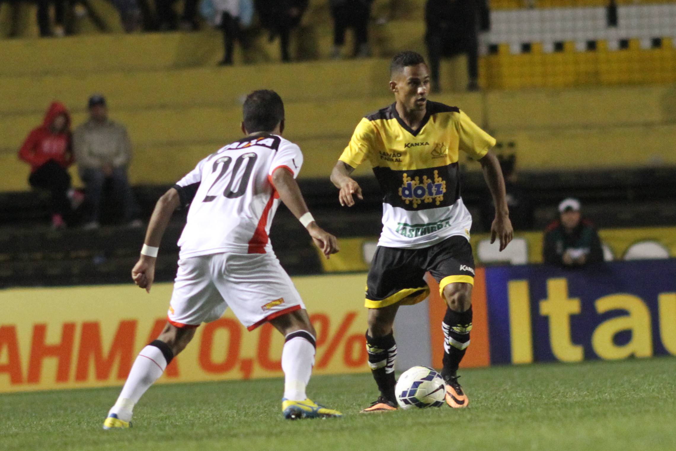 Criciúma perde para o Vitória