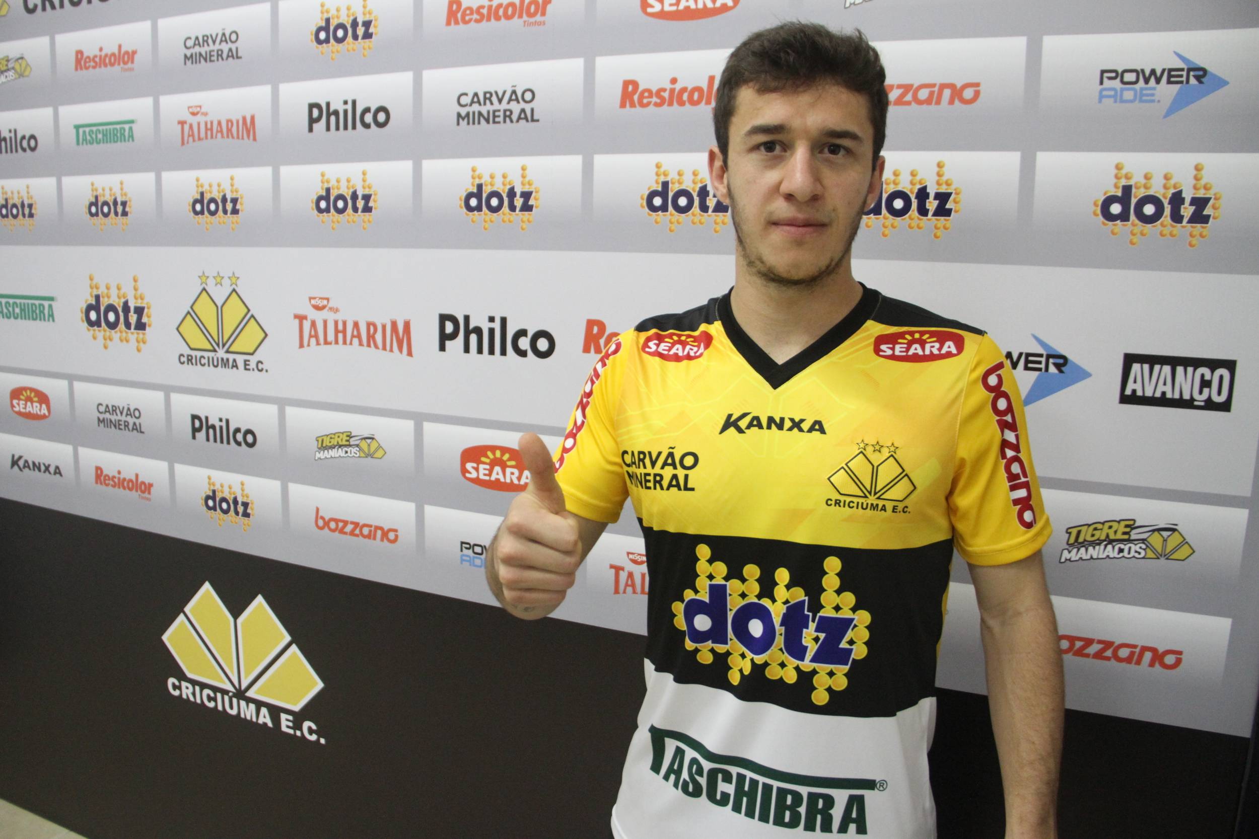 Tigre apresenta Ronaldo Mendes