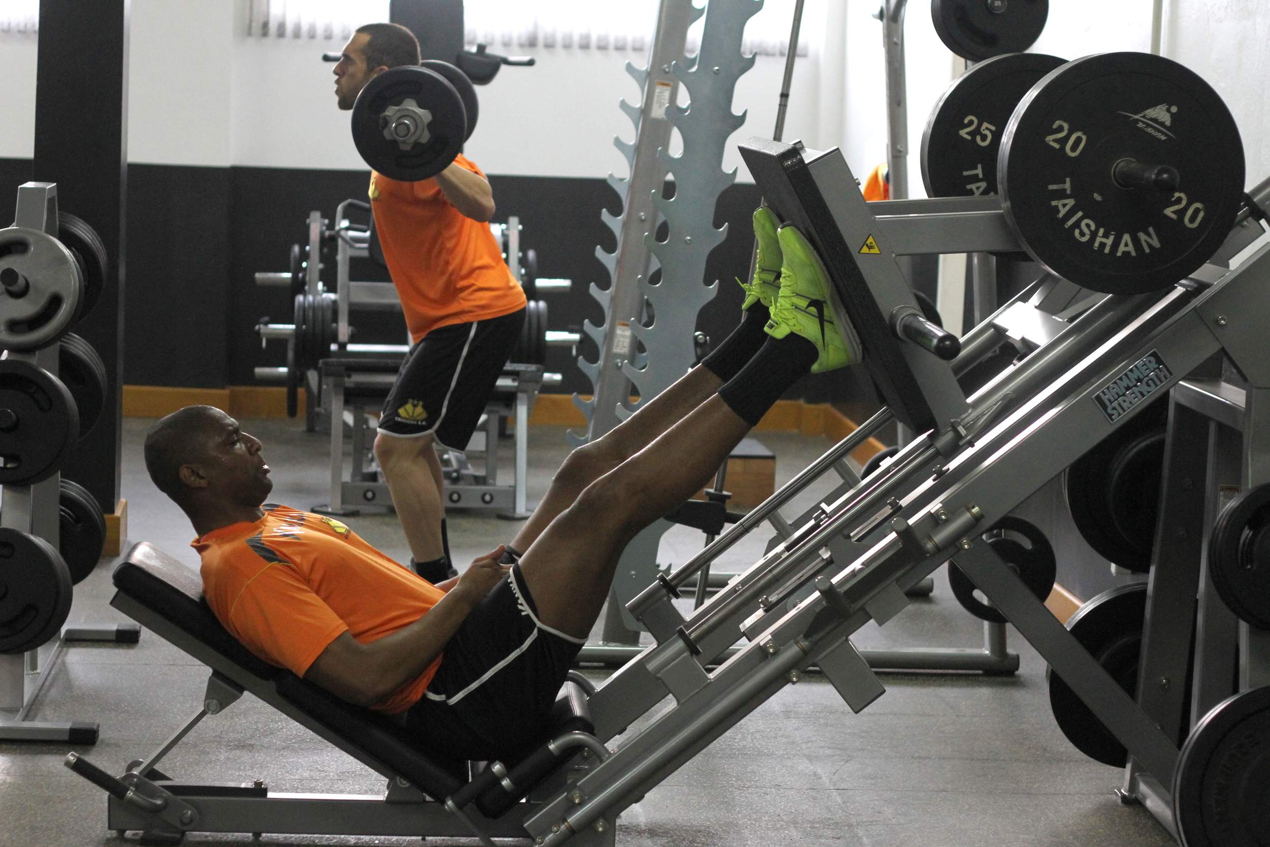 Elenco se reapresenta e faz treino de recuperação