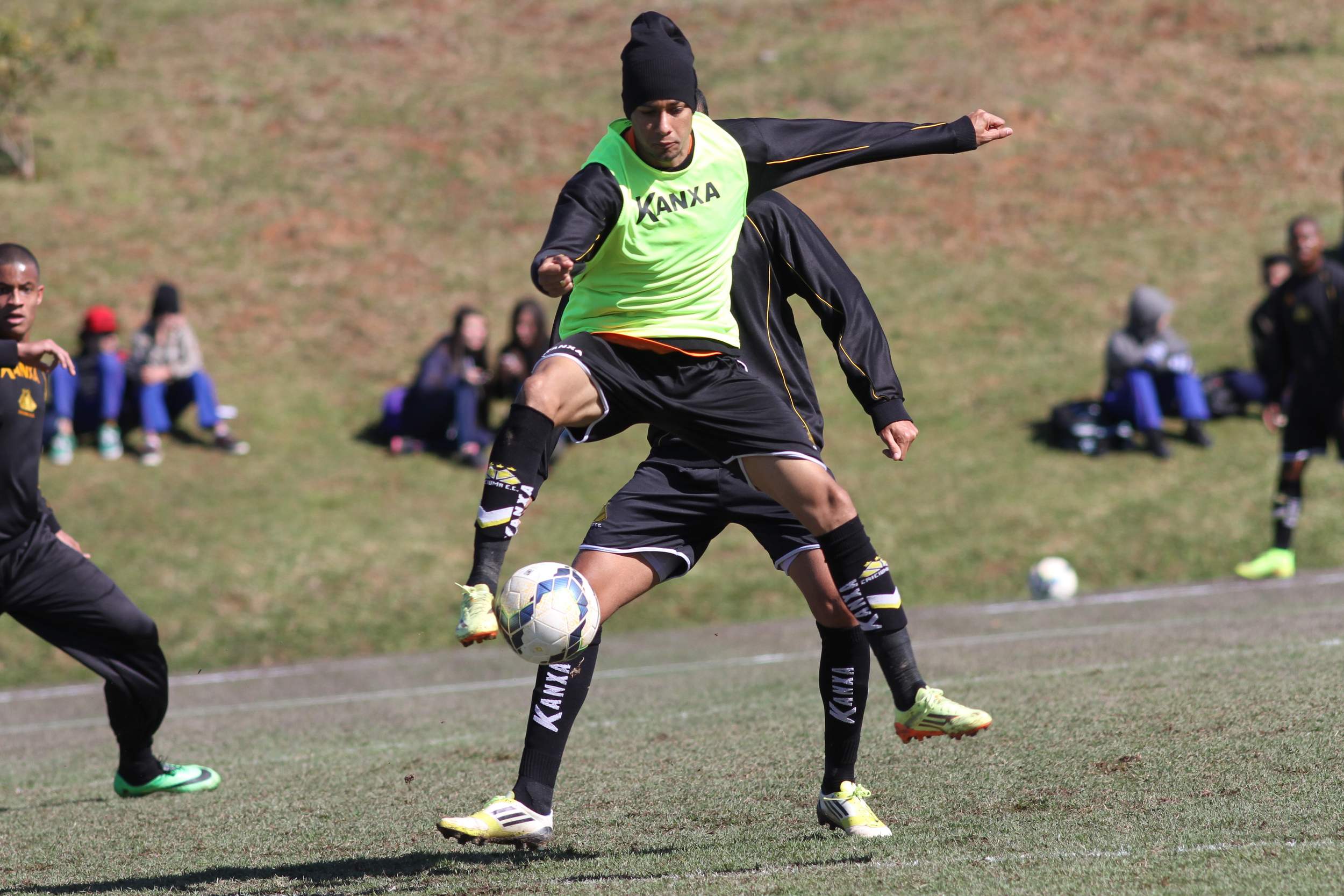 Tigre realiza forte treino técnico no CT