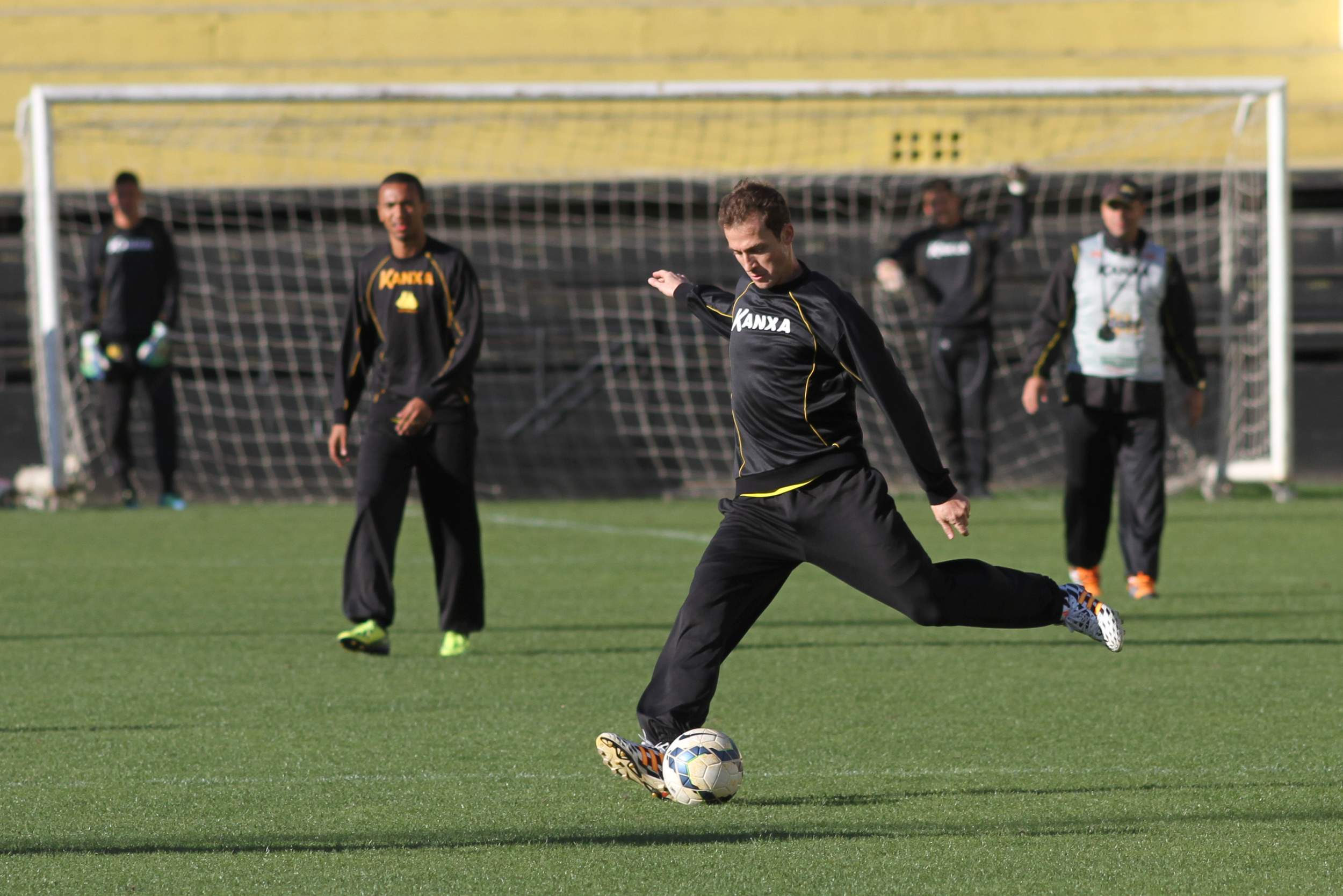 Wagner Lopes realiza ajustes na equipe