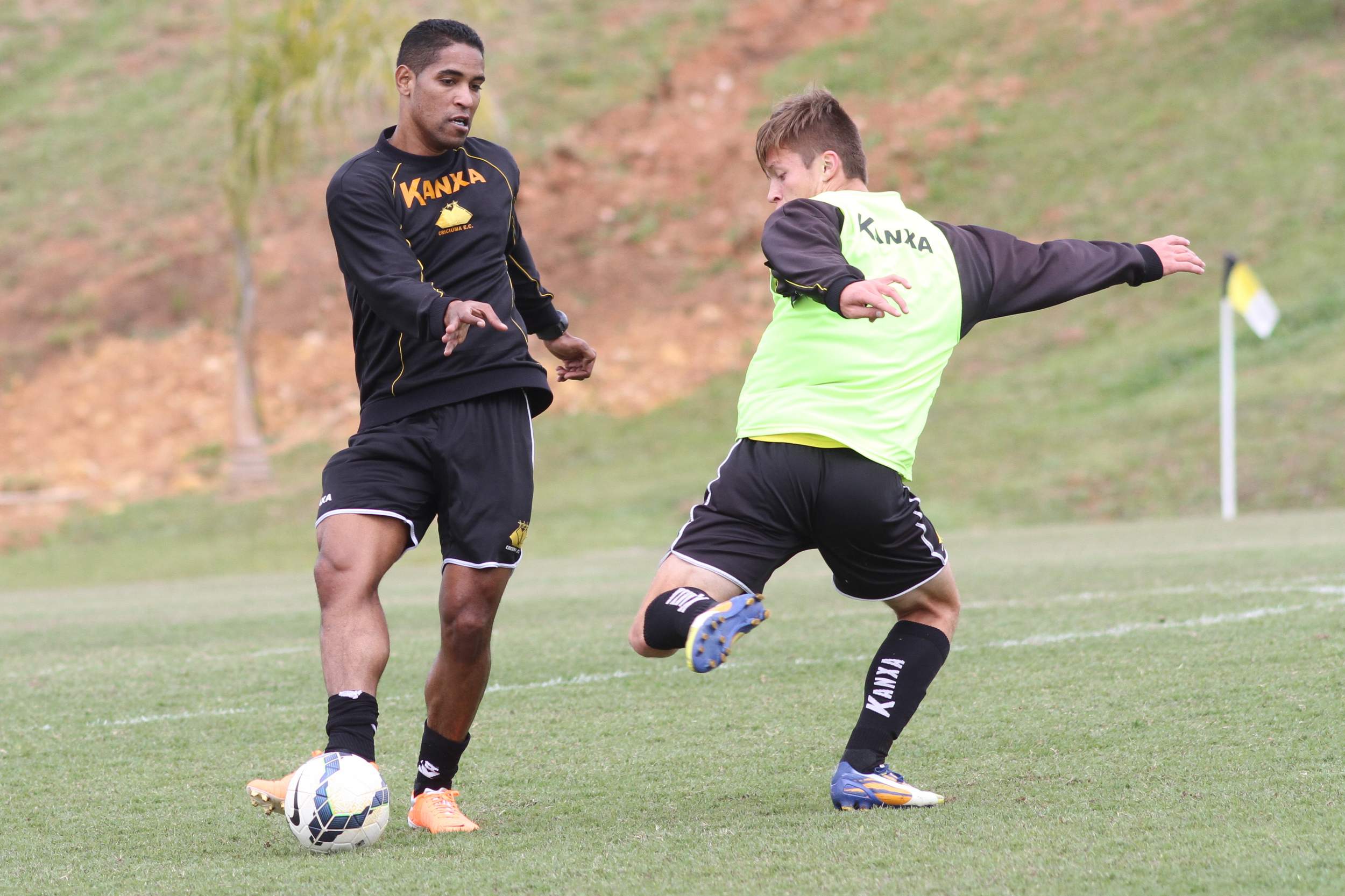 Tigre realiza treino técnico no CT