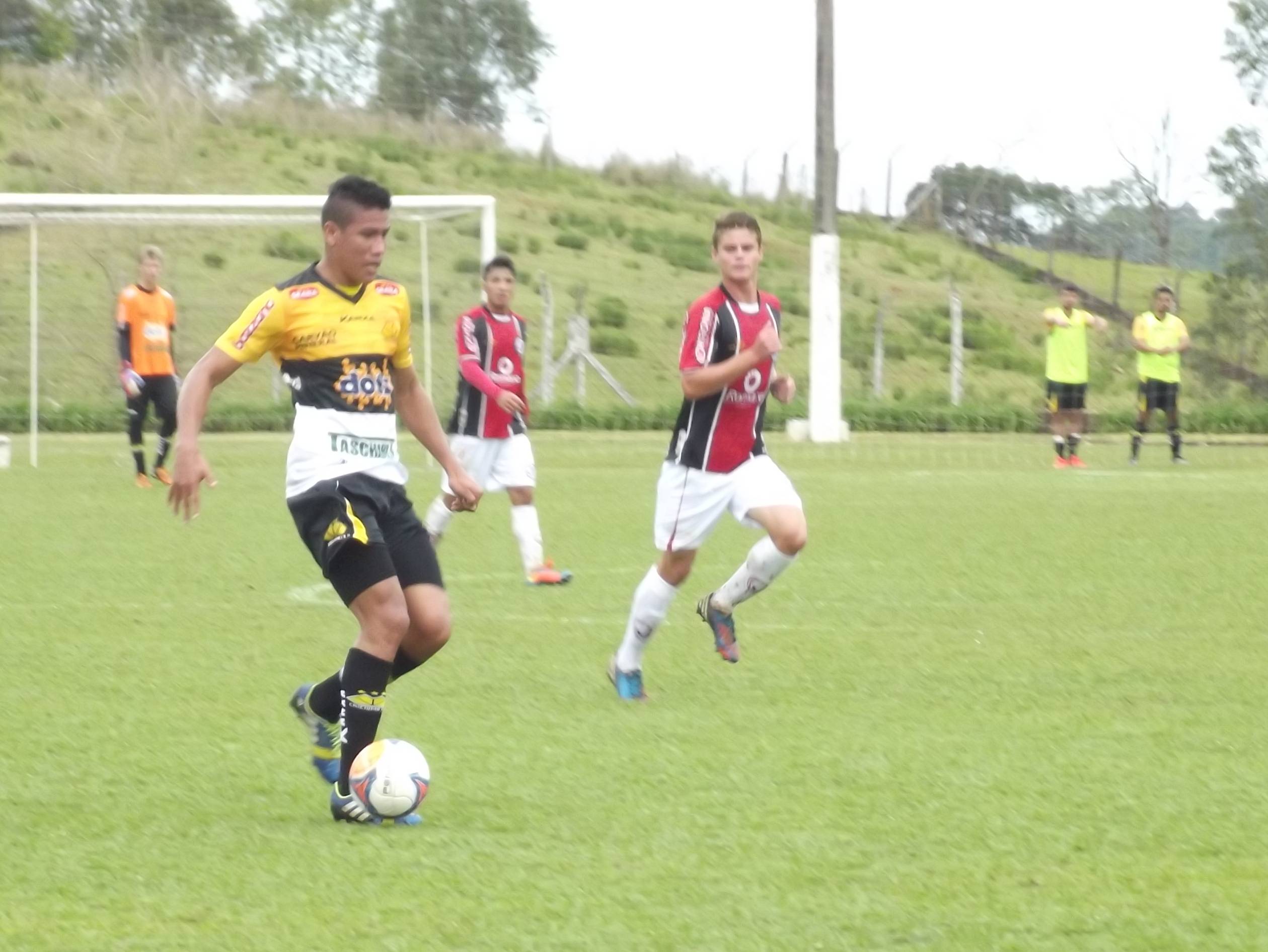 Base do Tigre vence o Joinville