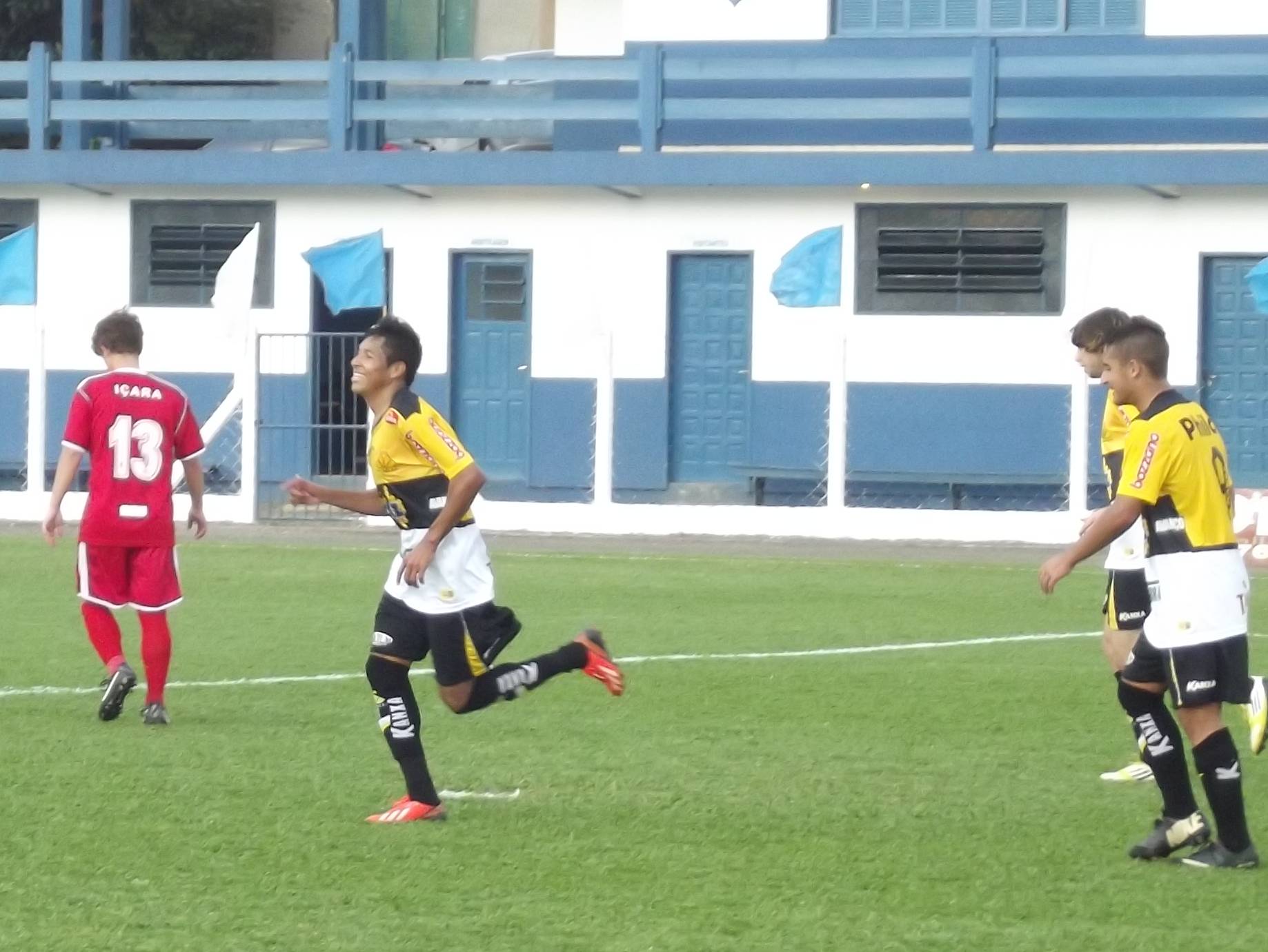 Sub-15 do Tigre faz 9 a 0 na FME Içara