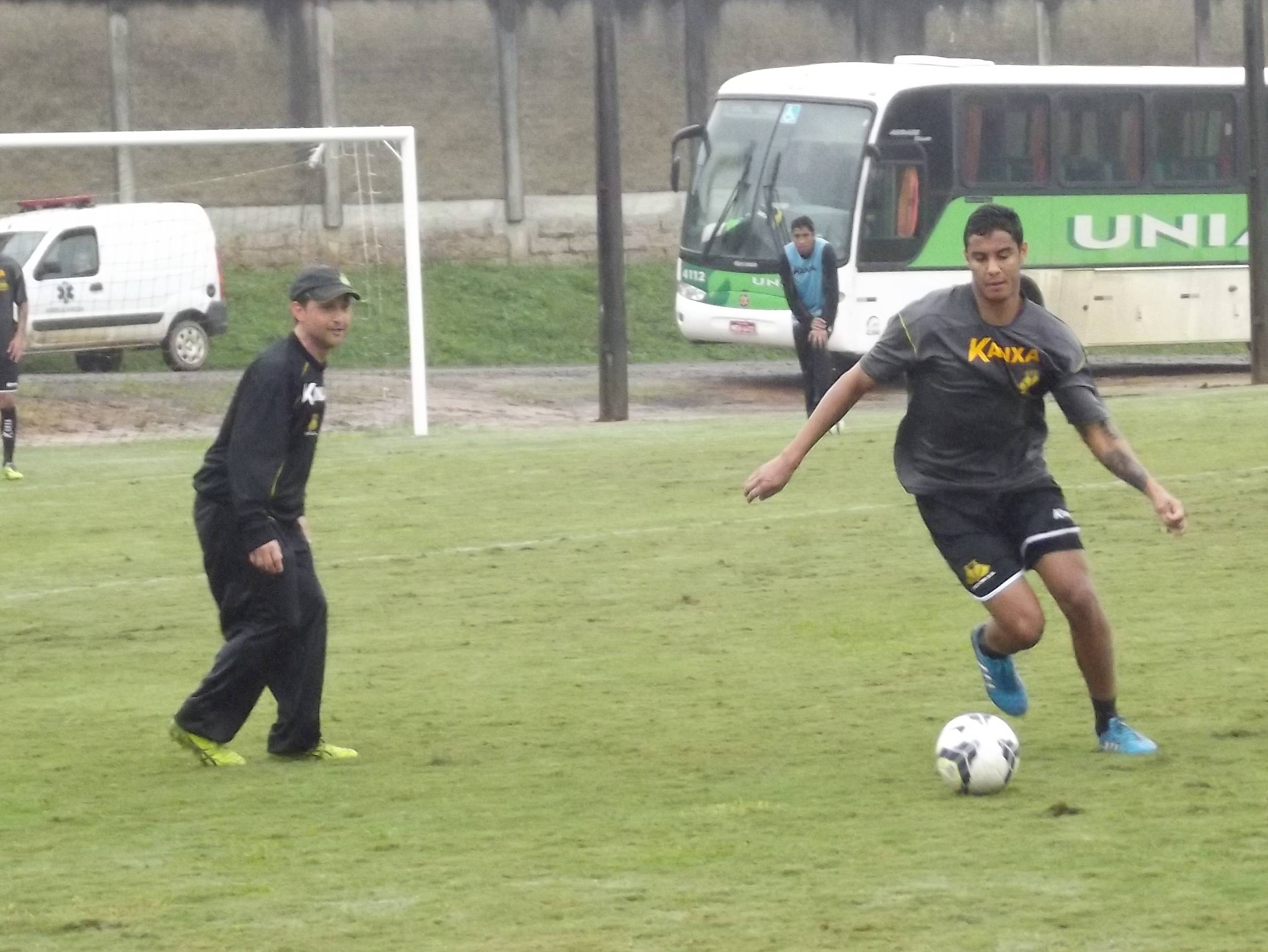 Tigre faz treino movimentado no CT