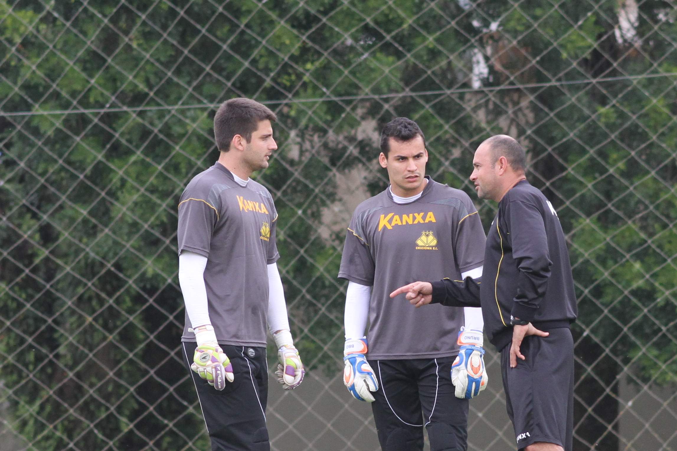 Tigre encara o Coritiba no PR