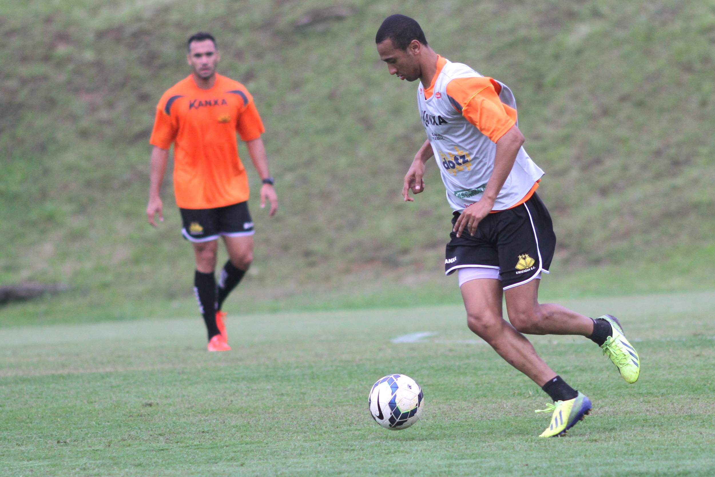 Tigre se reapresenta com treino em dois períodos