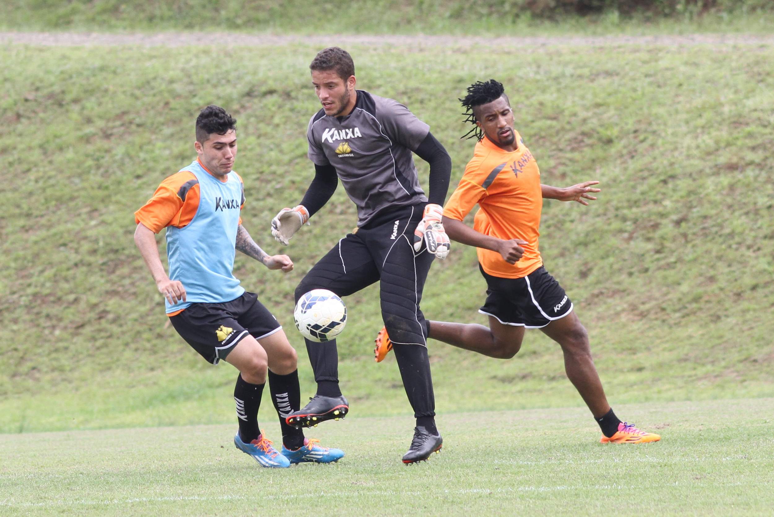 Tigre faz treino tático antes de viagem ao Rio