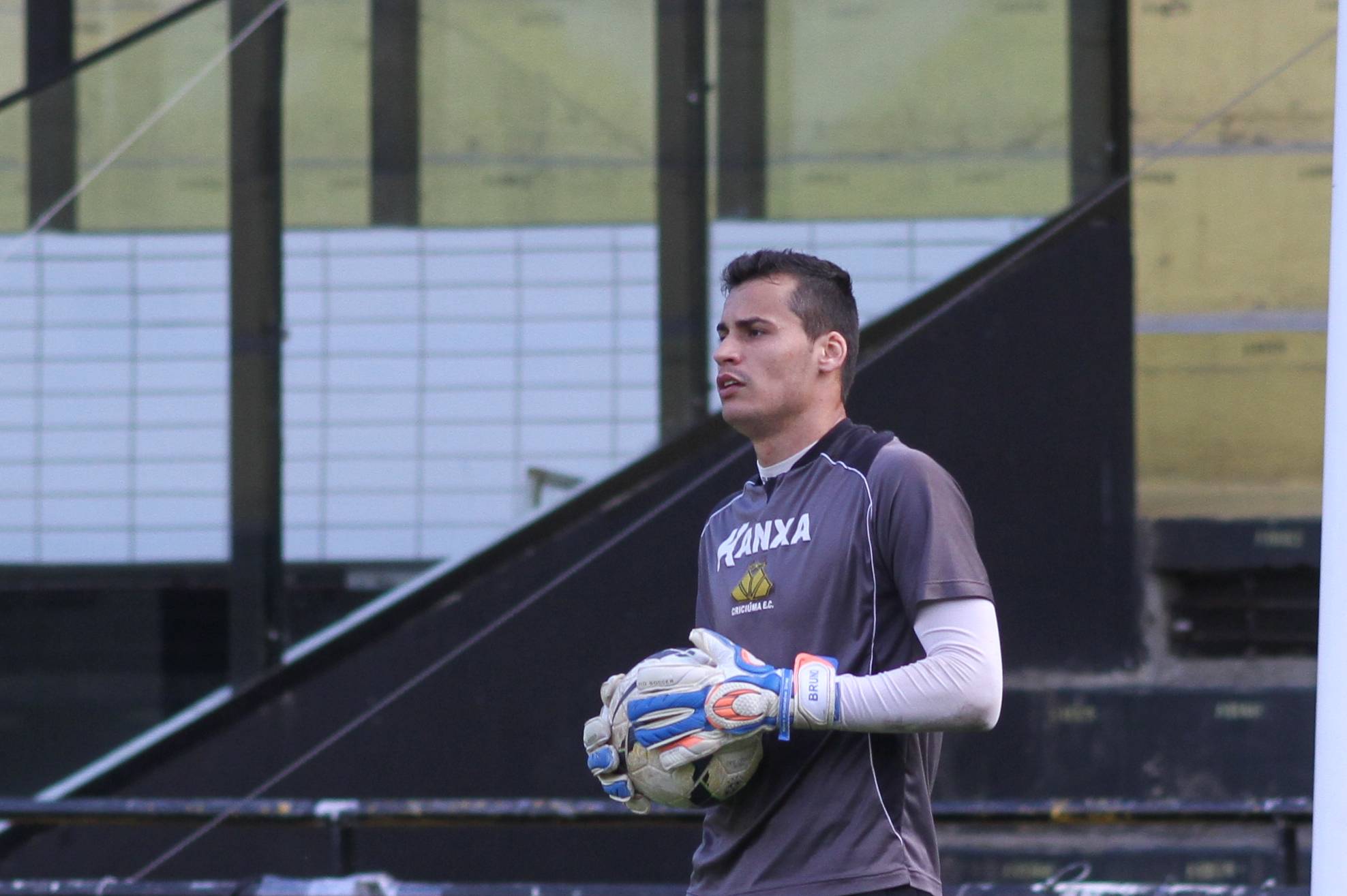 Criciúma recebe o Atlético-PR