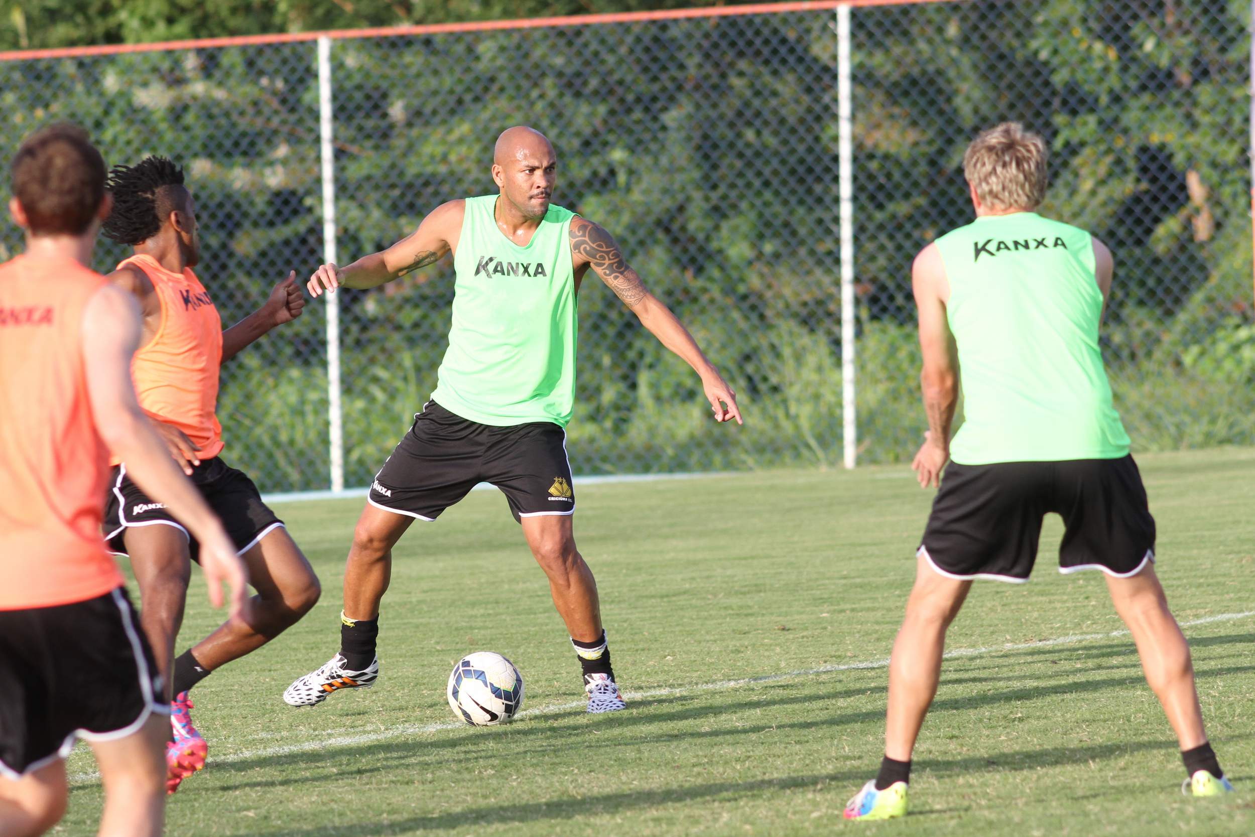 Na Bahia, Tigre enfrenta o Vitória