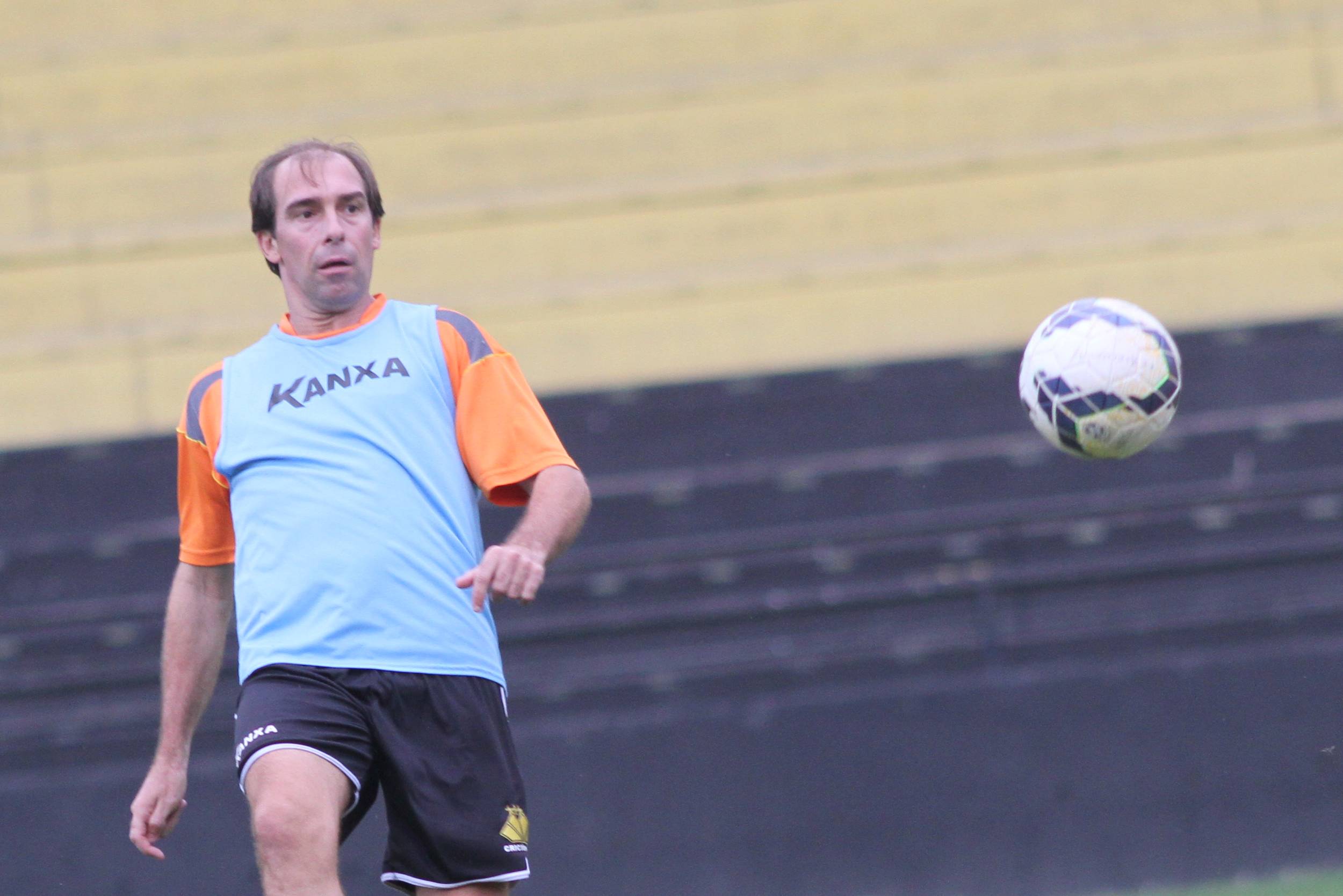 Toninho Cecílio comanda treino de posicionamento