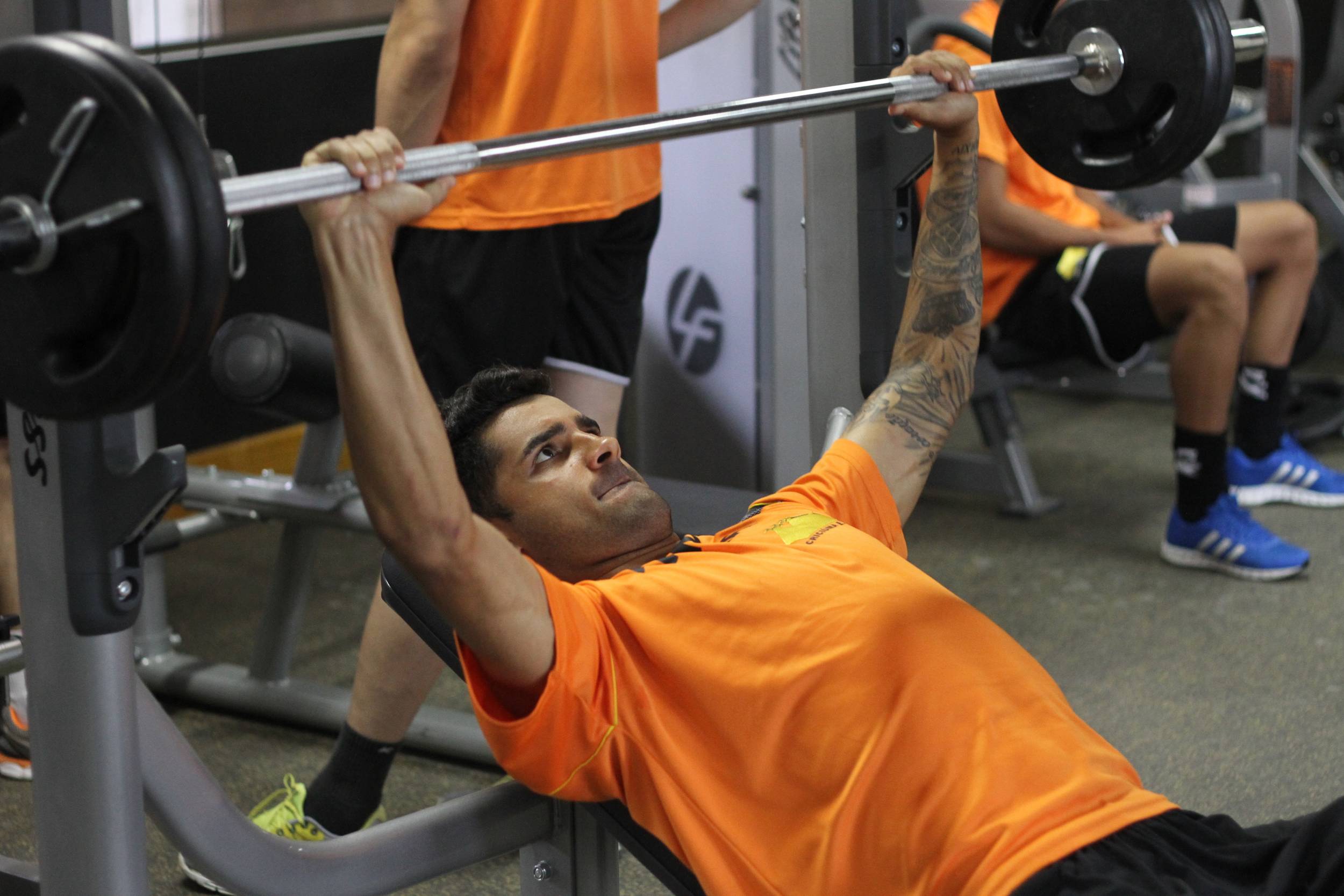 Grupo criciumense faz trabalho de força