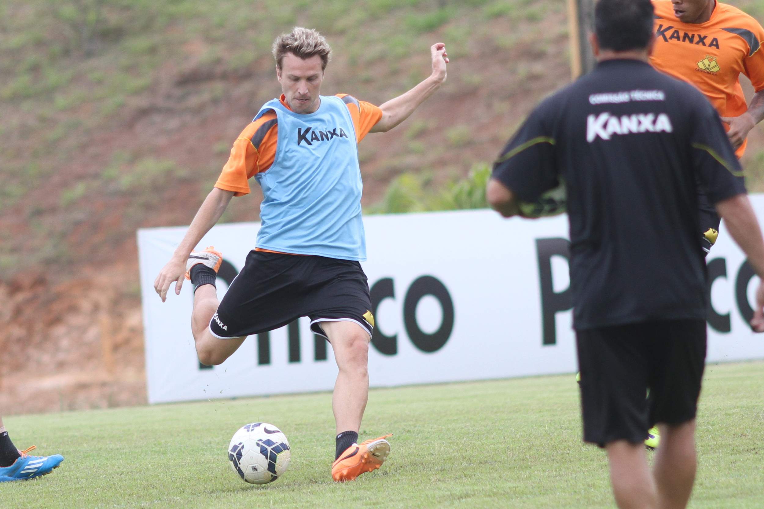 Tigre treina parte tática e chutes a gol