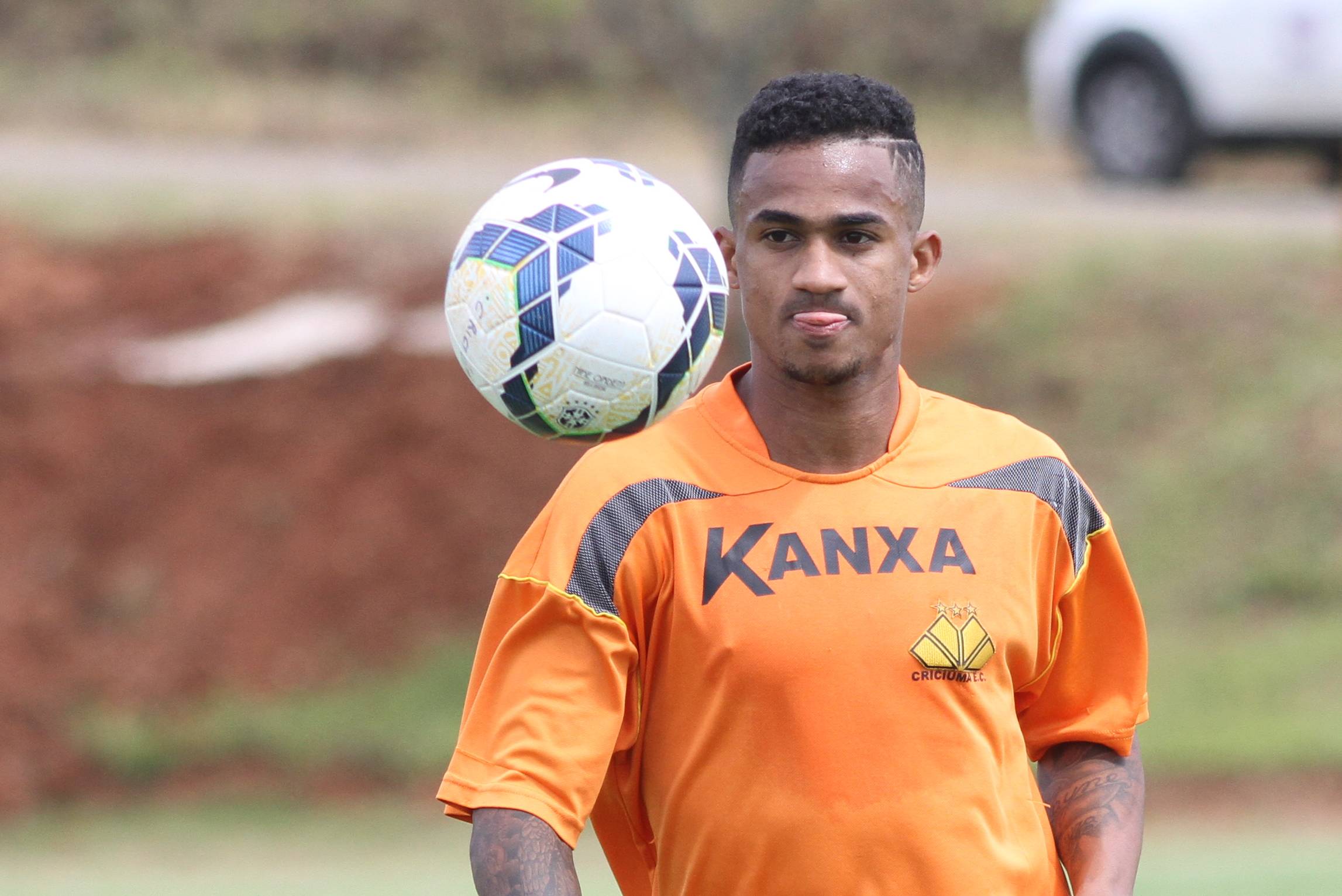 Luizinho Vieira comanda trabalho tático no CT