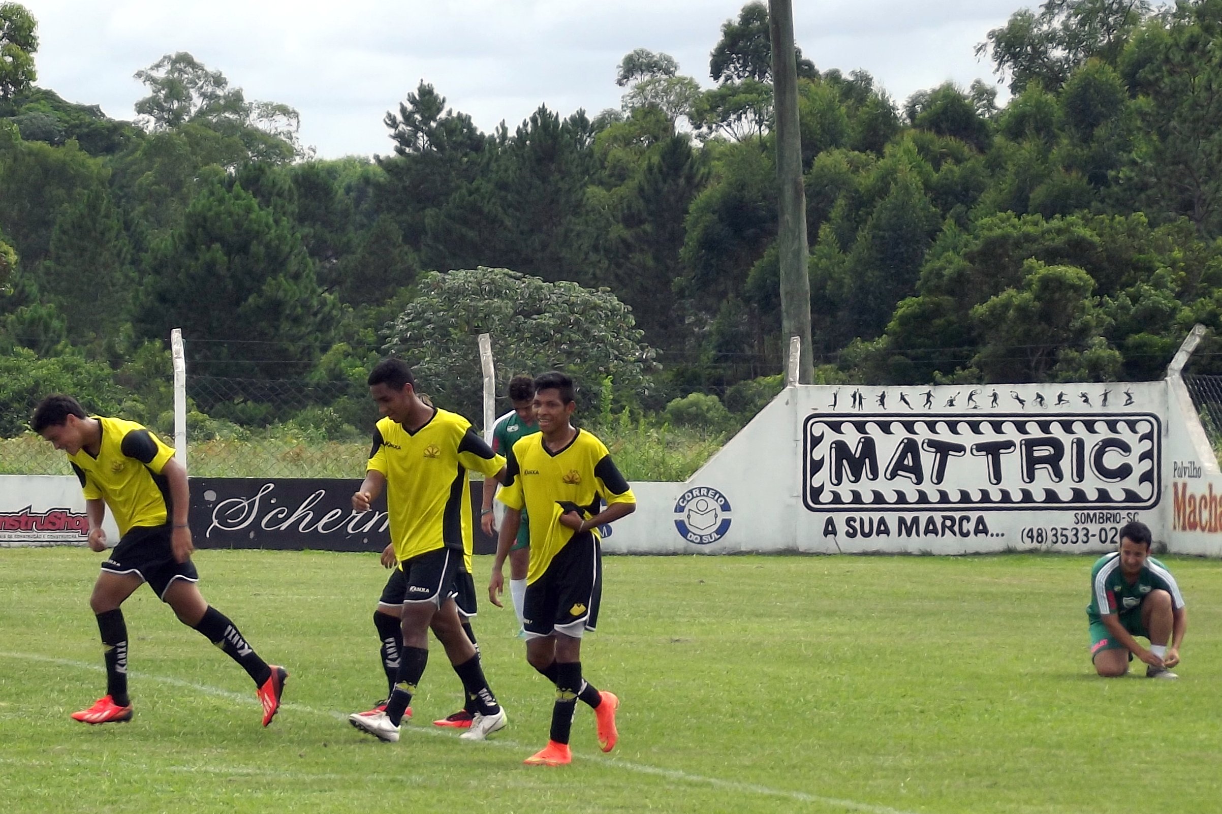Sub-17 do Tigre goleia em jogo treino