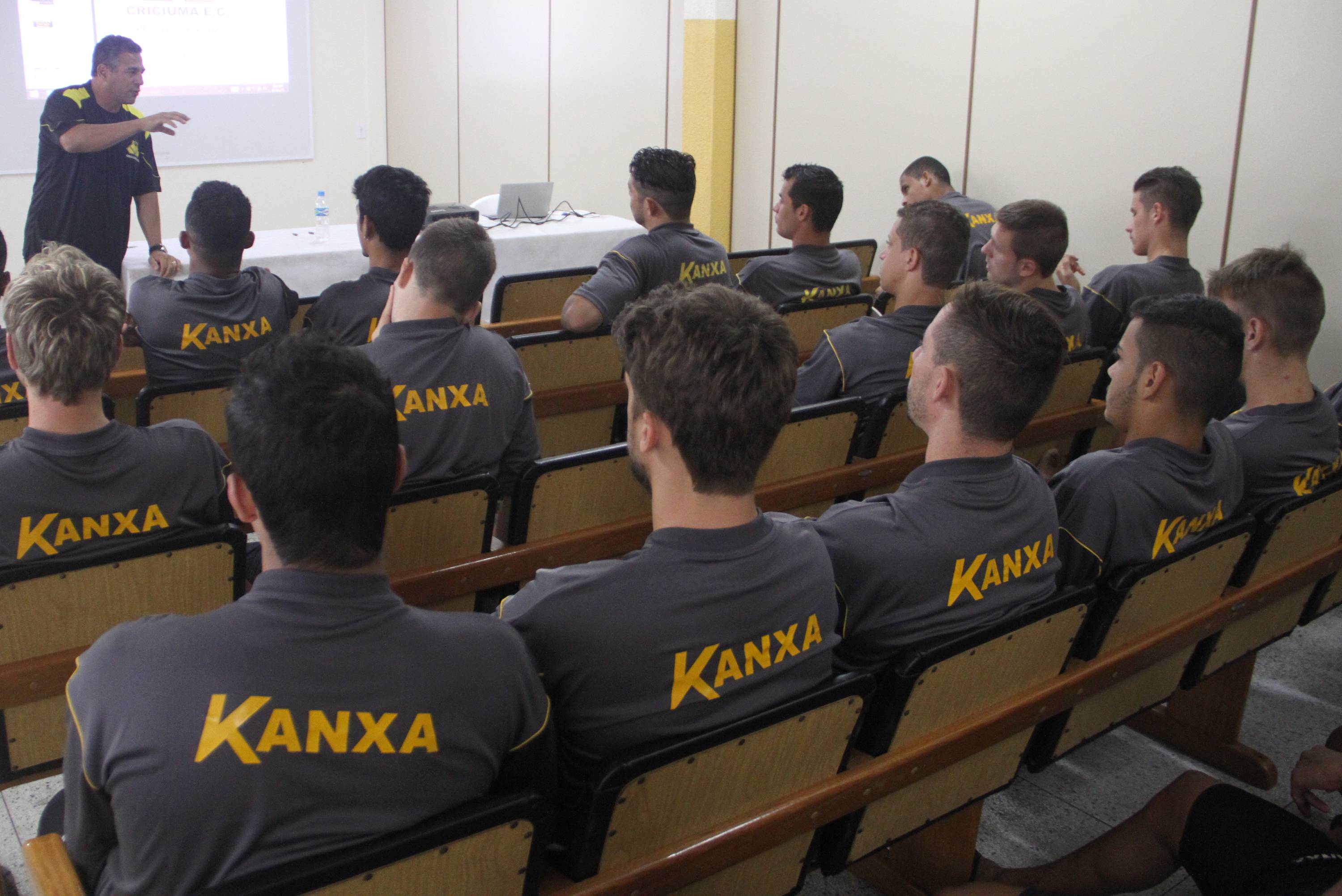 Atletas se reapresentam para início das atividades