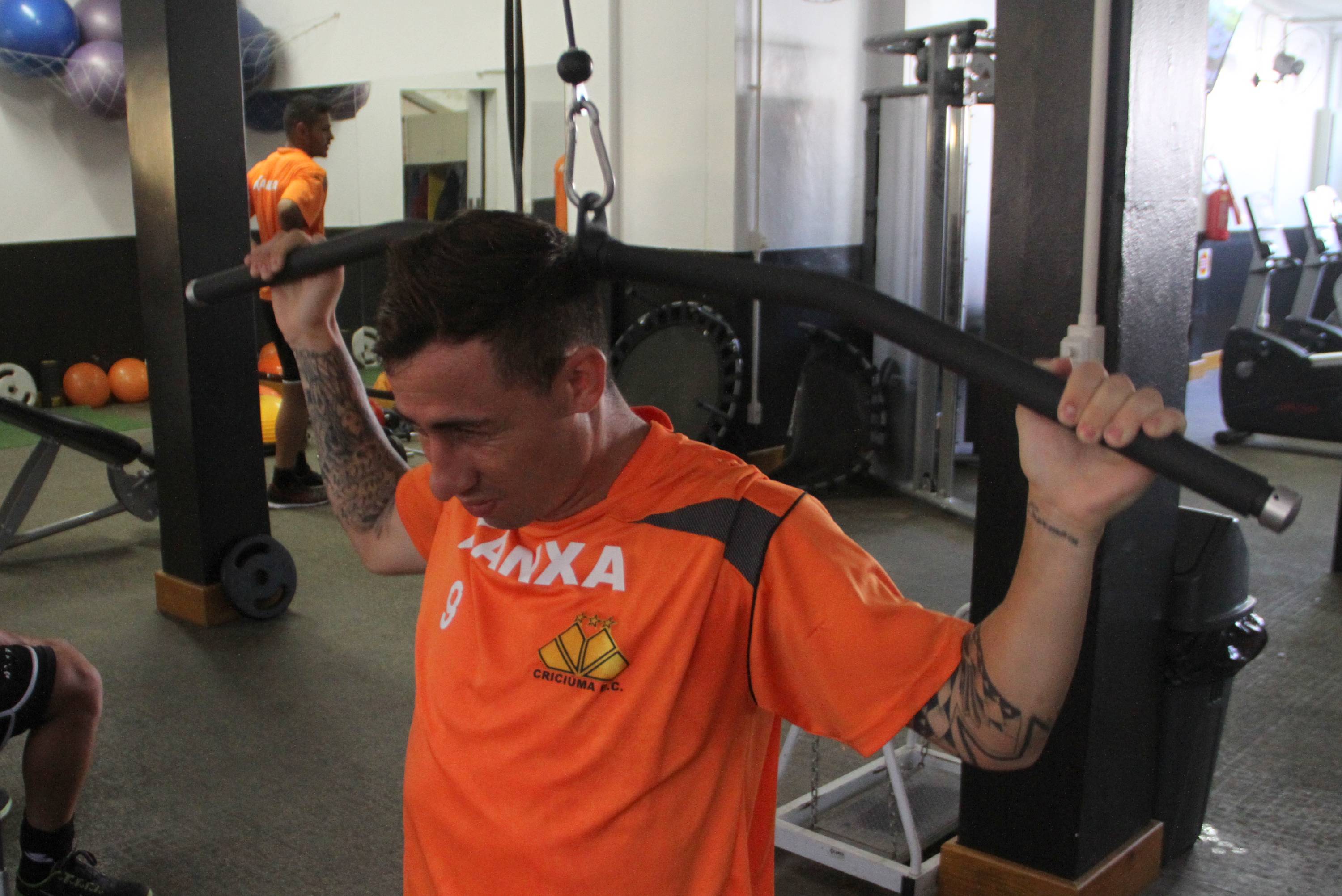 Criciúma faz treino de força após vitória