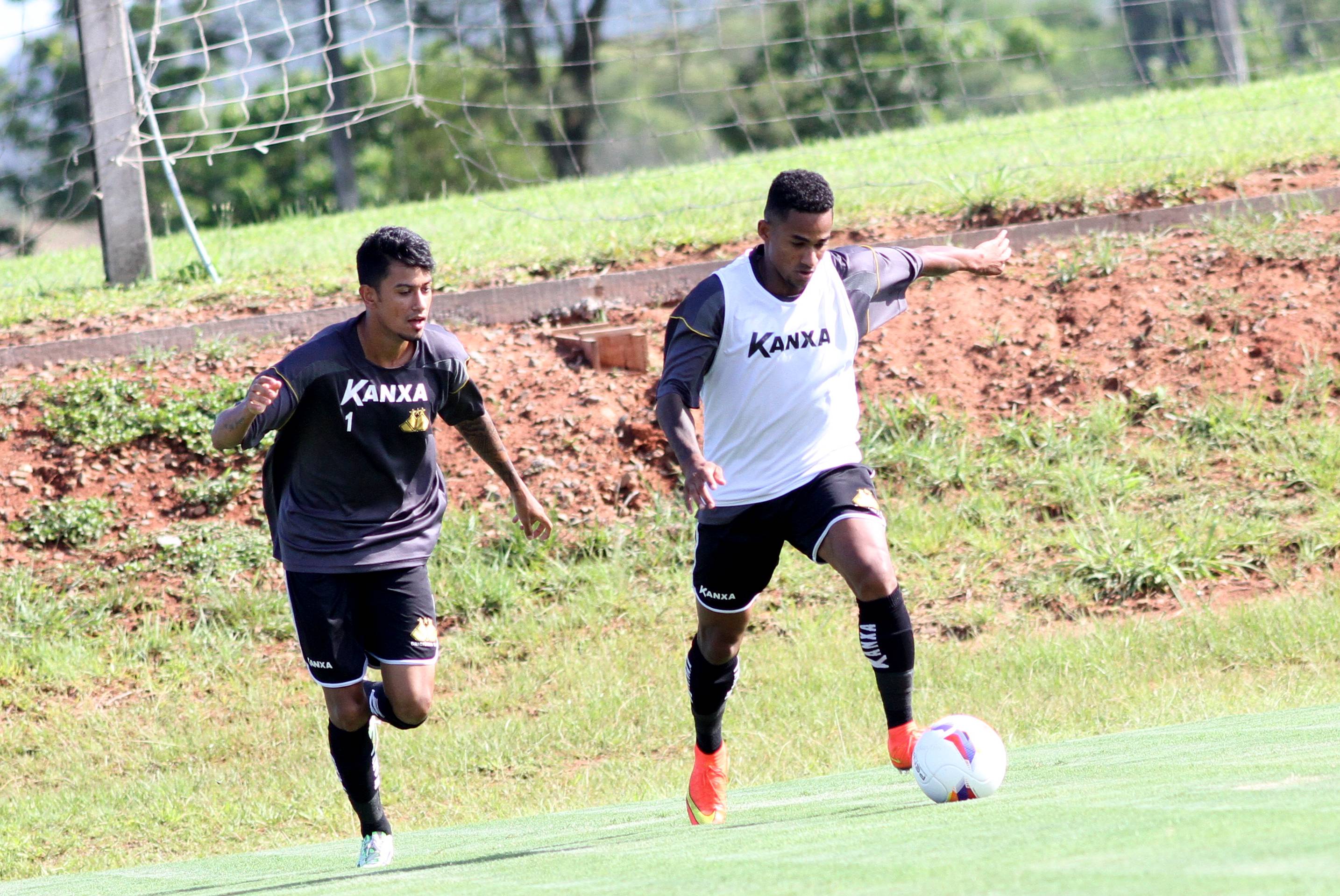 Criciúma realiza treino técnico e de finalizações