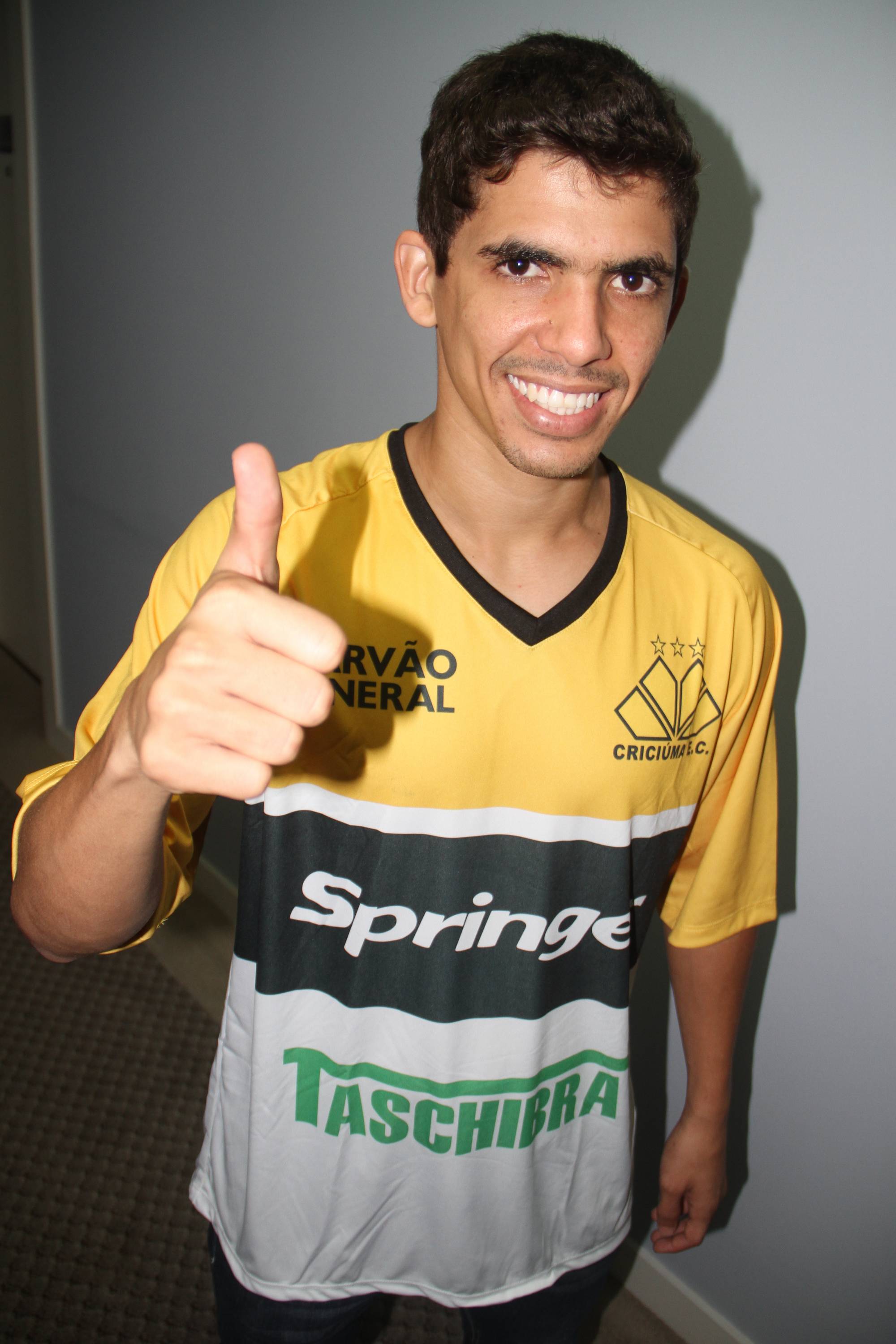 Criciúma acerta com meia