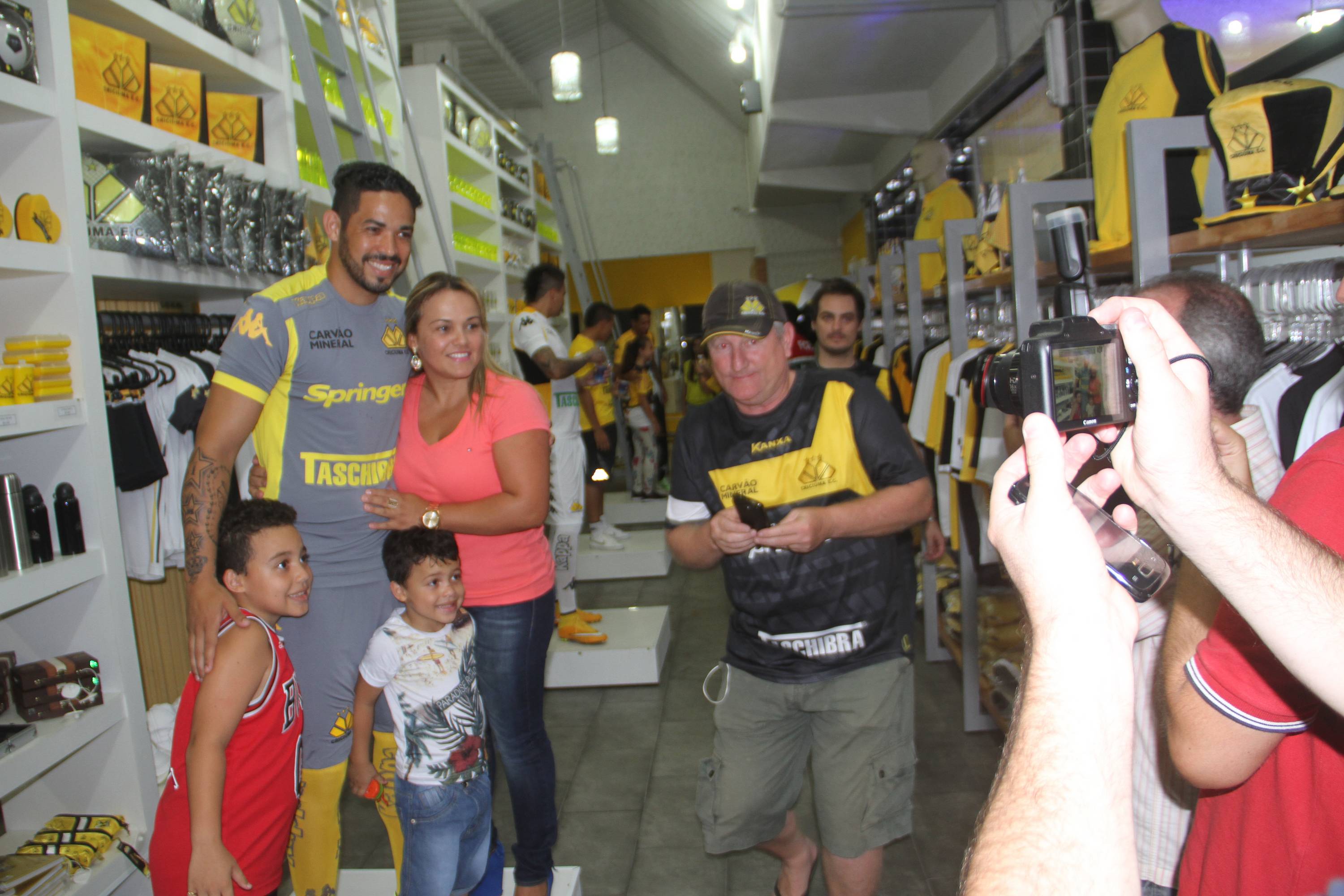 Criciúma apresenta os novos uniformes