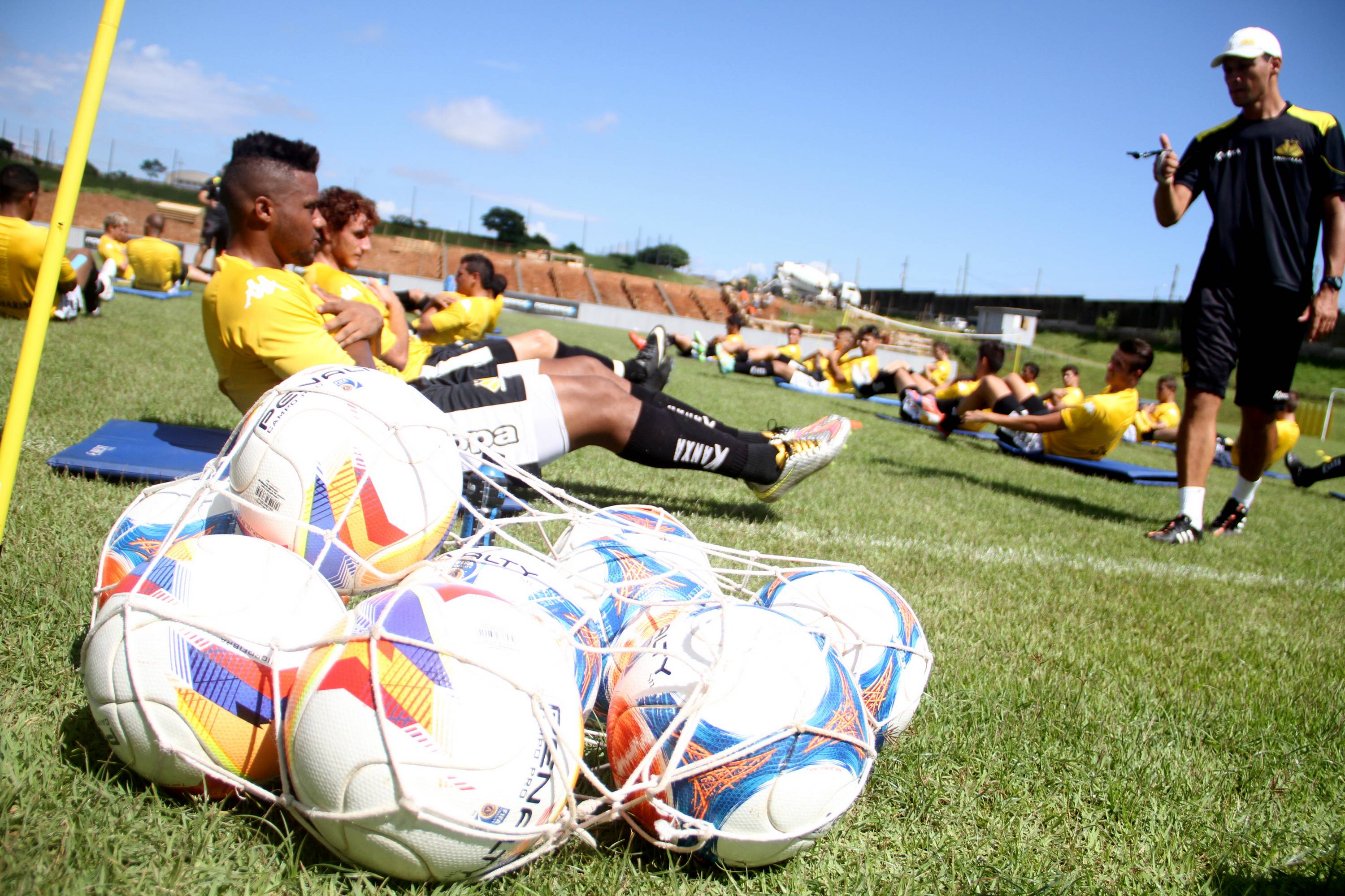 Tigre realiza treino físico no CT