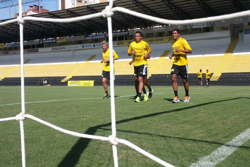 Atletas fazem treino regenerativo no Tigre