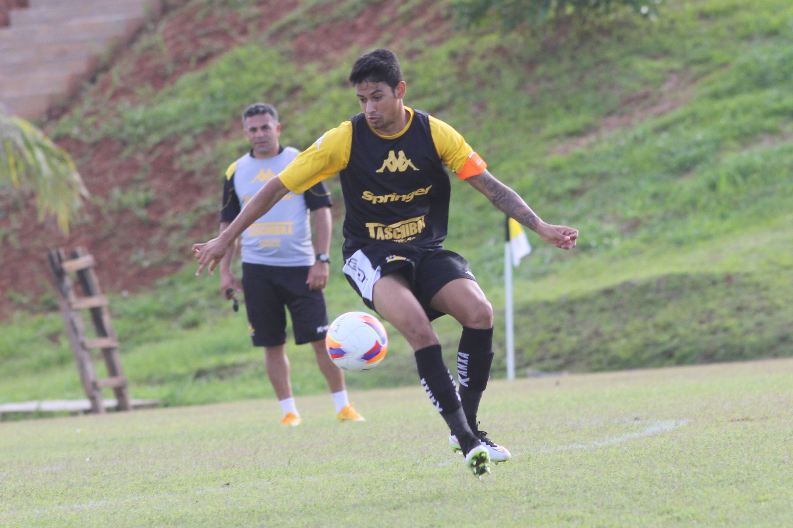 Tigre faz treino técnico e de chutes a gol