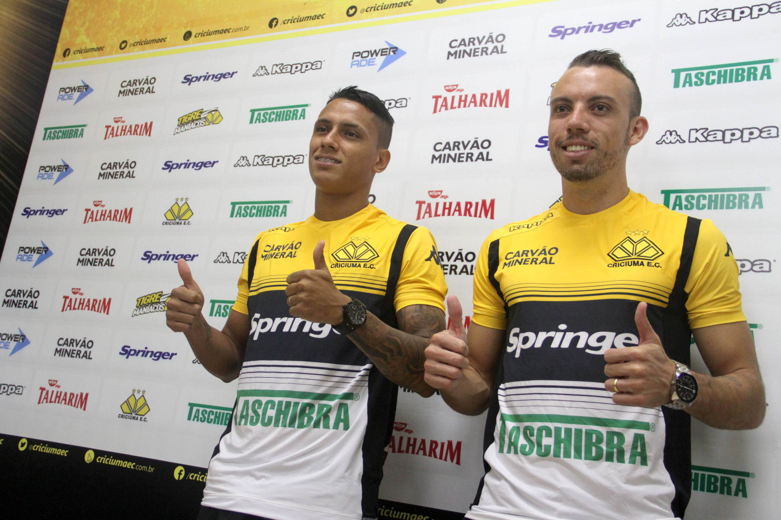 Criciúma apresenta meia e atacante