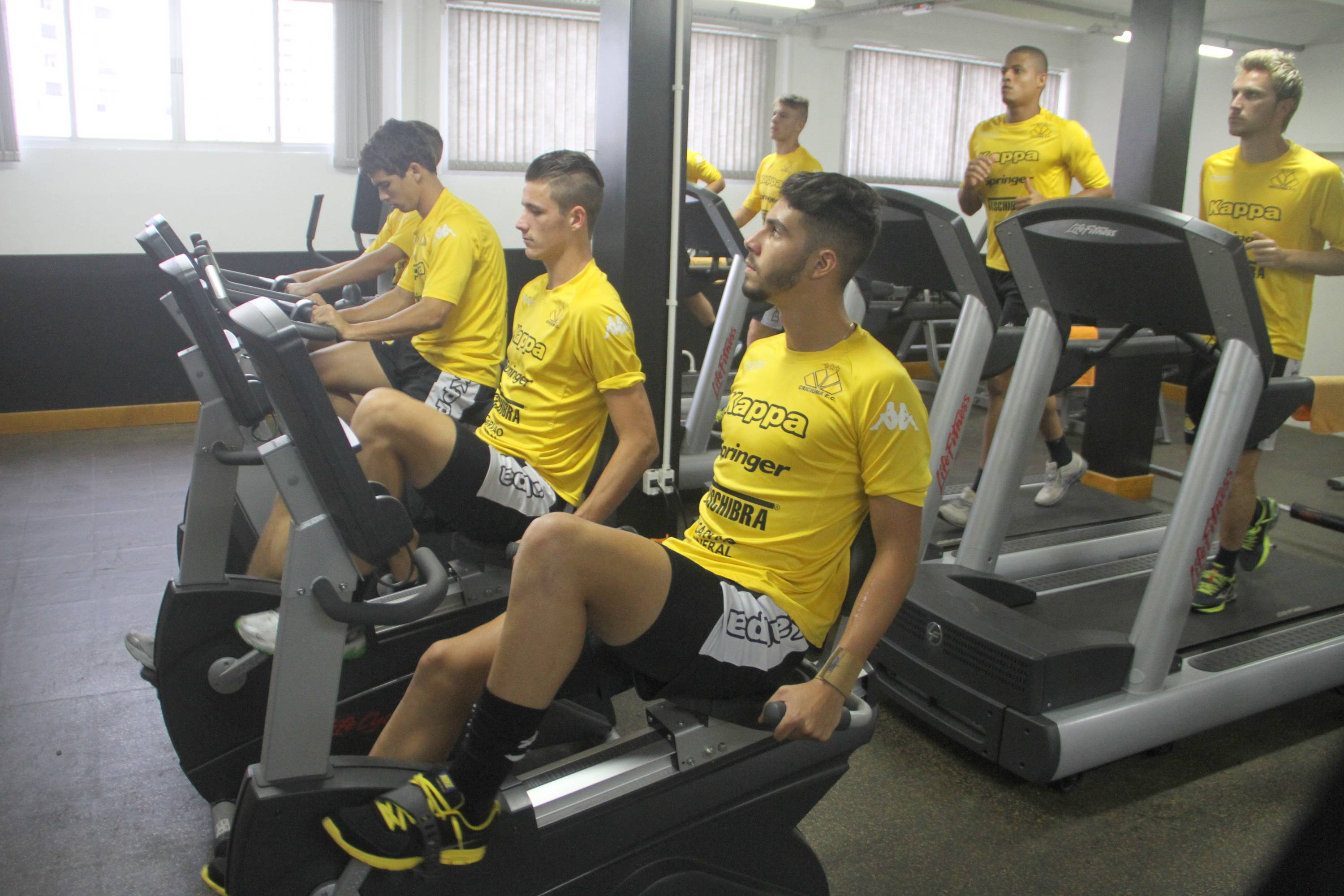 Grupo inicia preparação para duelo de sábado