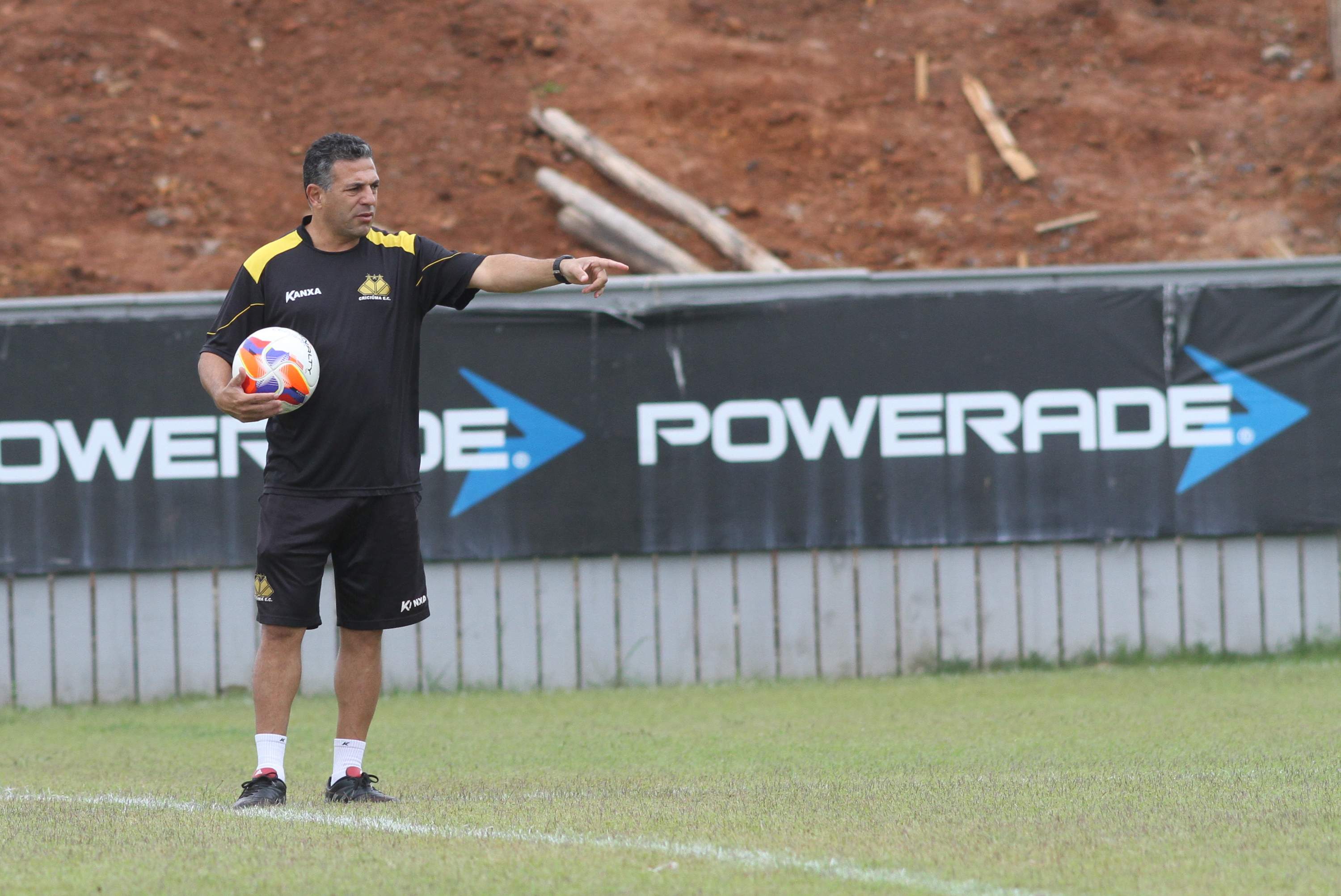 Tigre faz duelo com o Joinville