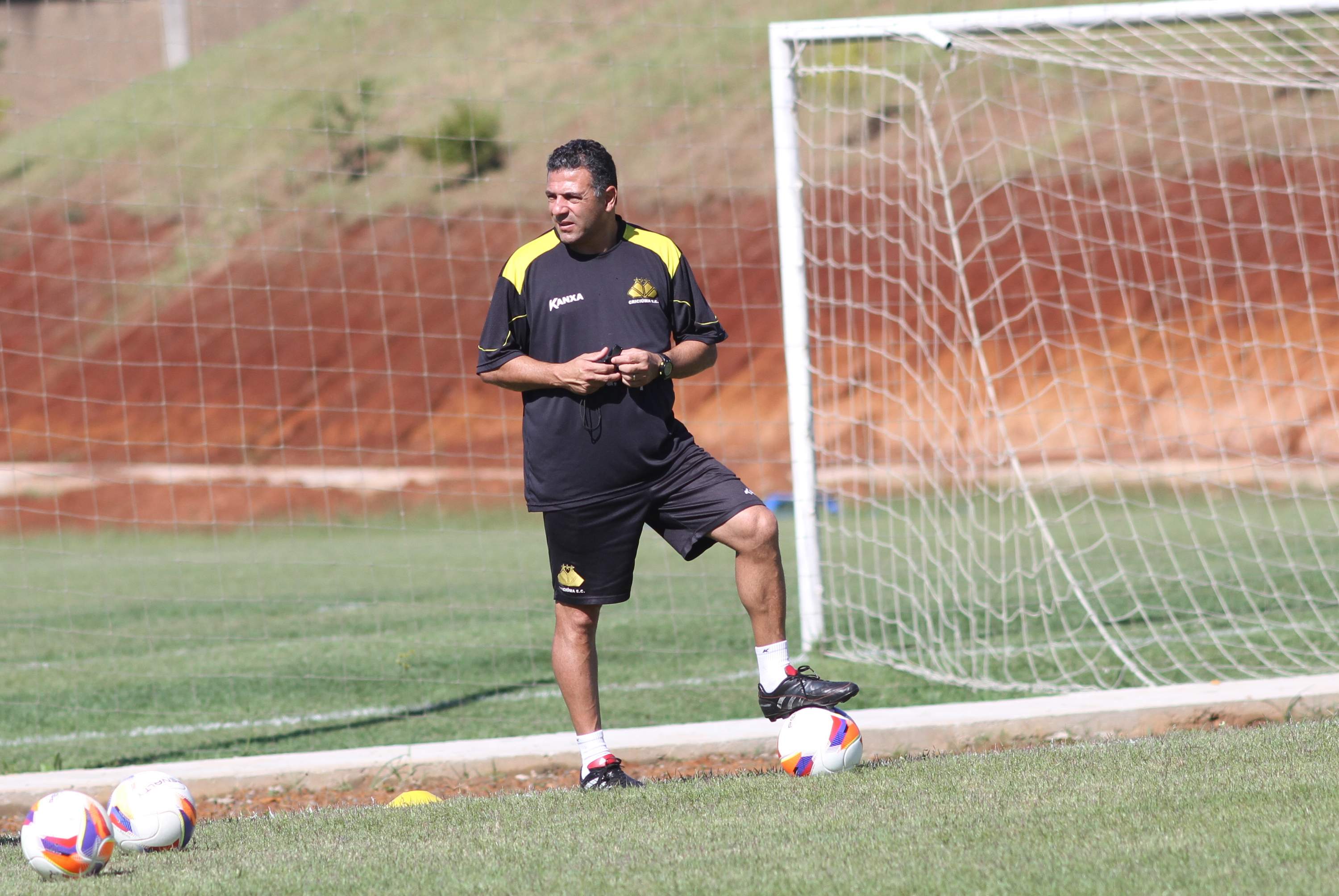 Criciúma treina parte física e técnica