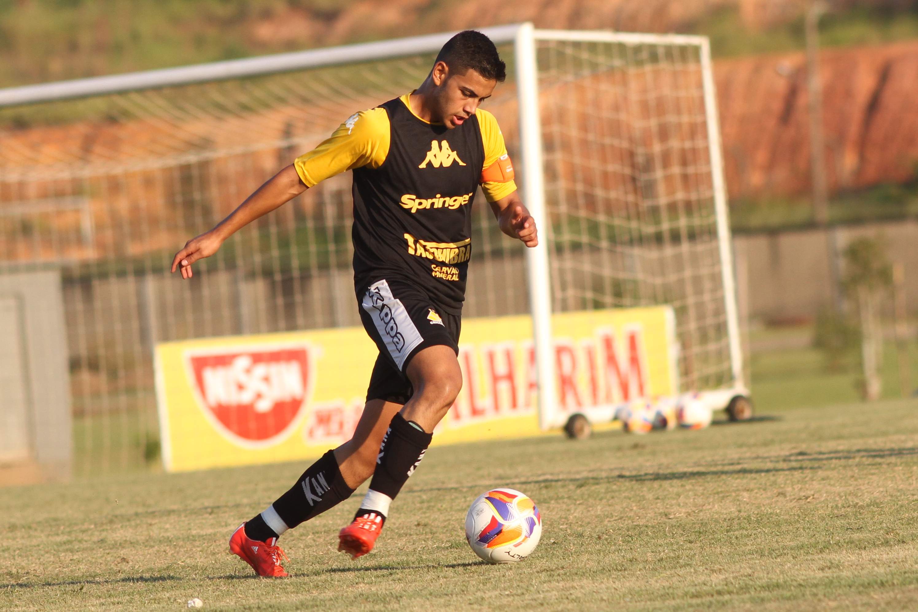 Luizinho comanda atividade tática no CT