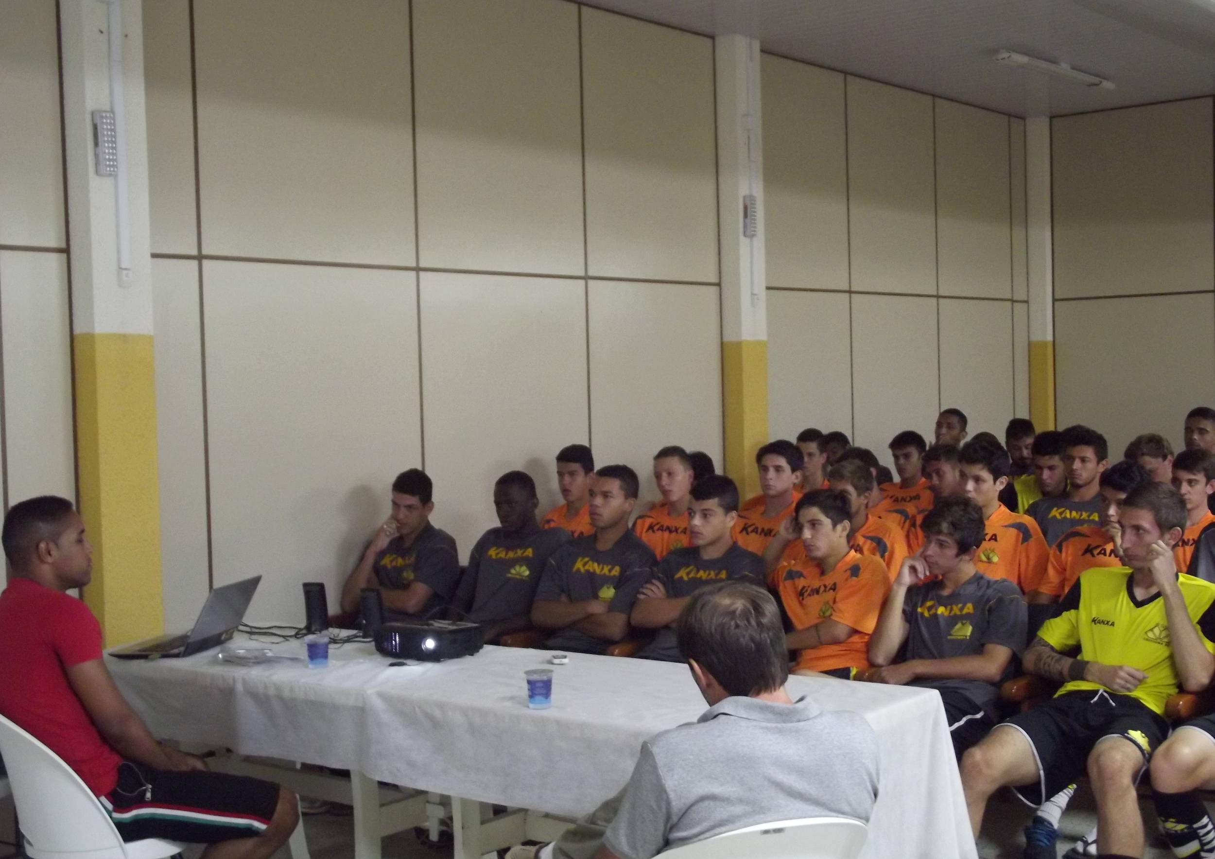 Tigre realiza projeto com atletas da base