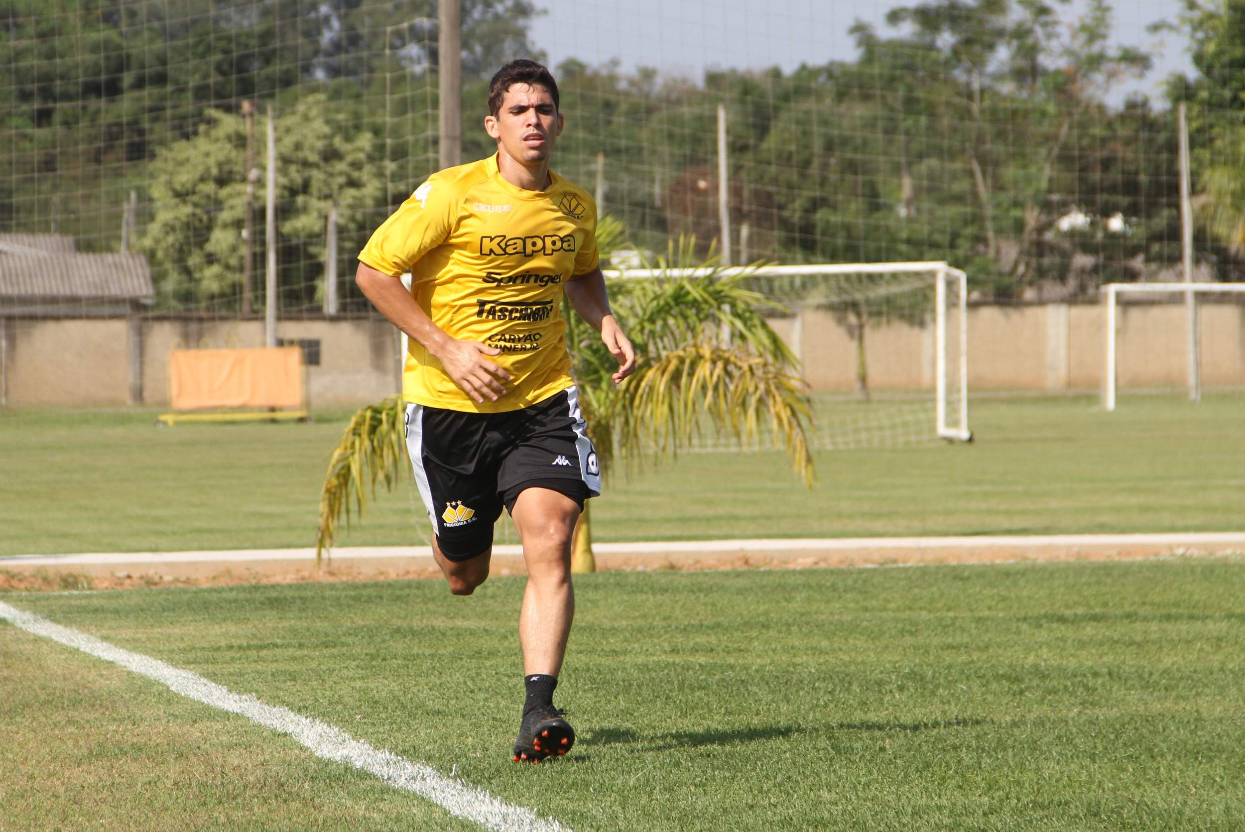 Criciúma realiza atividade técnica e de força