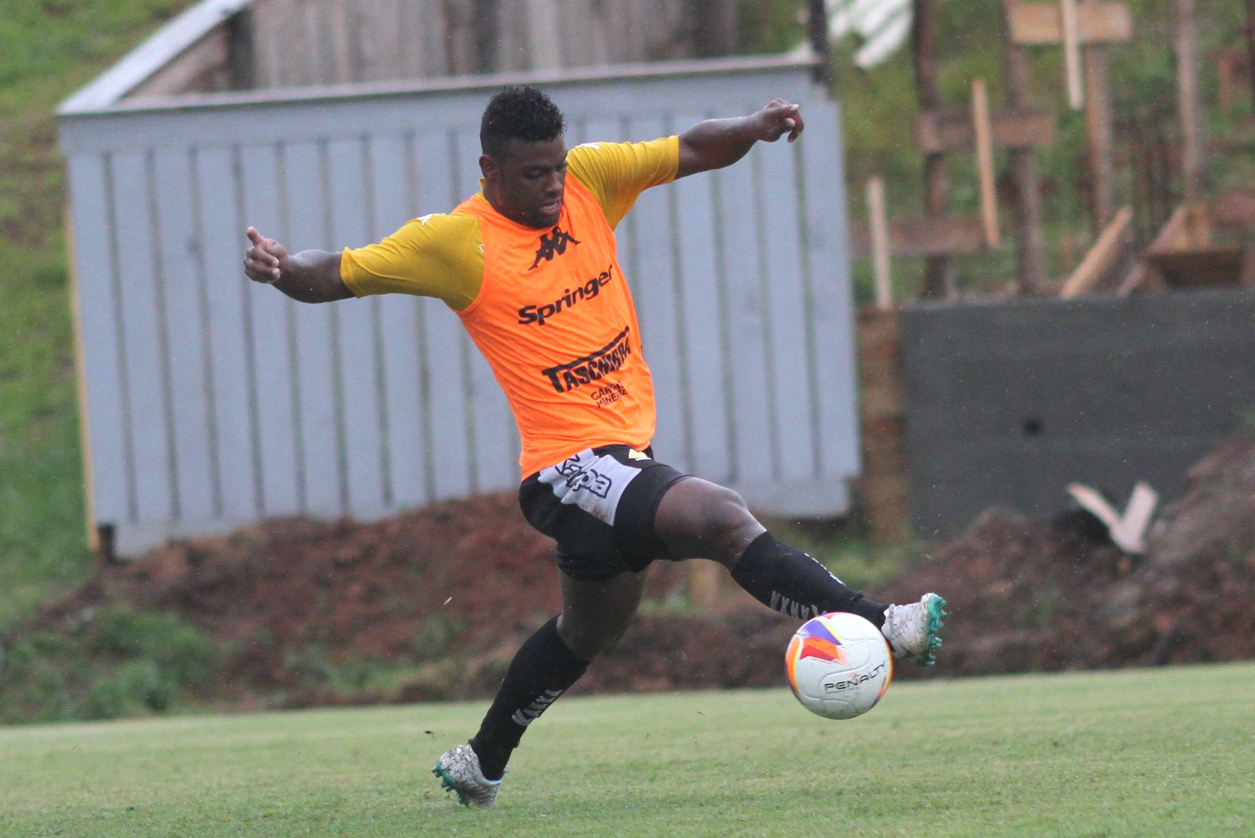 Tigre realiza treino tático e de chutes a gol