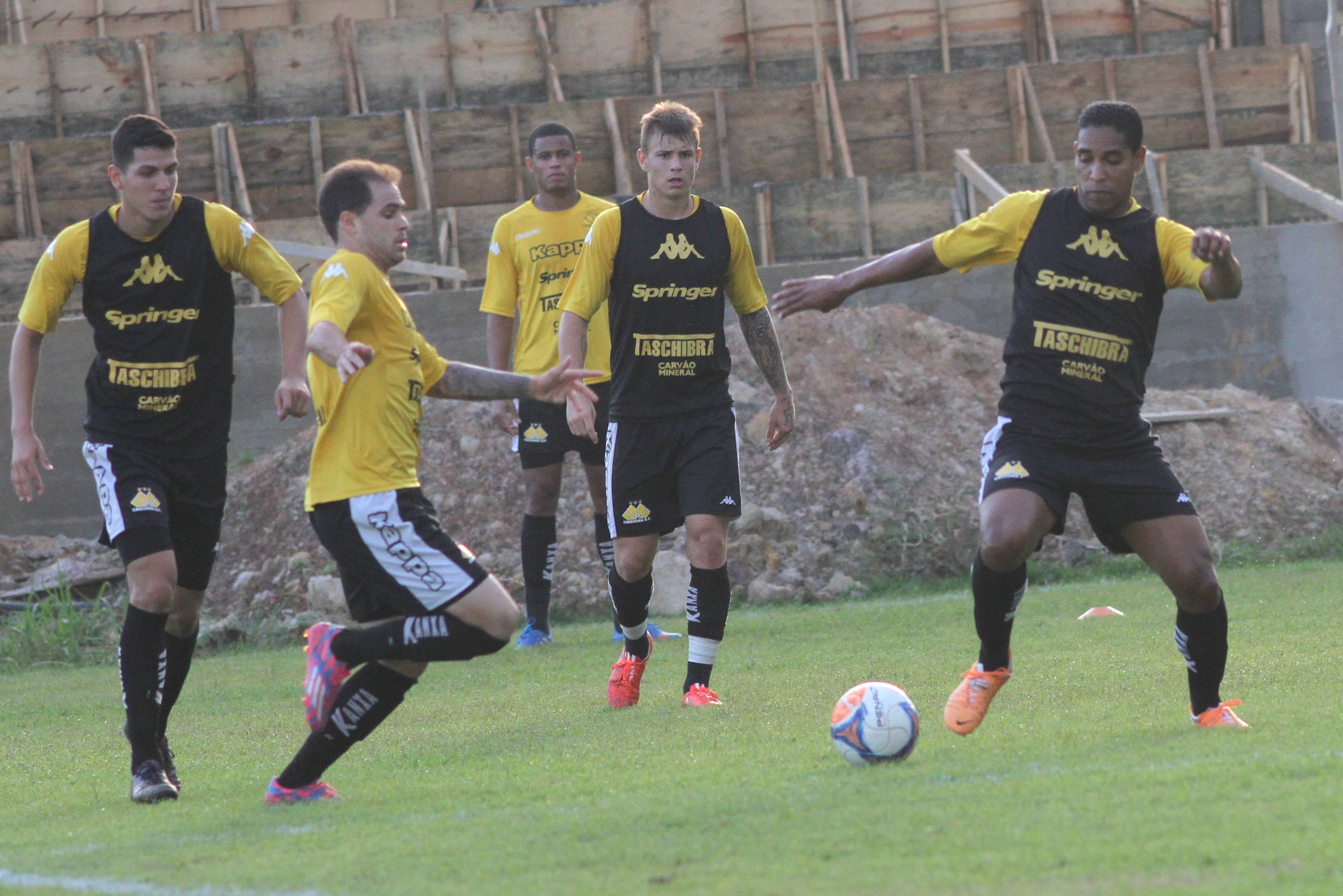 Criciúma treina forte a parte técnica