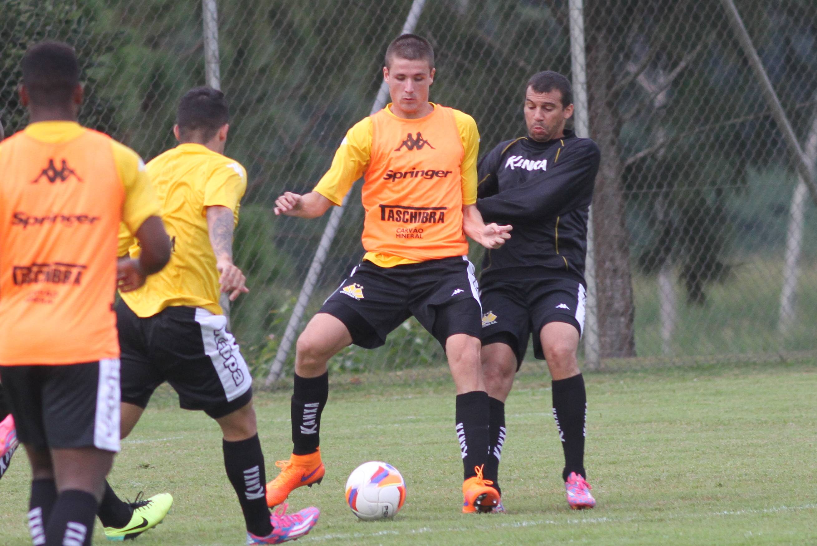 Atletas do Tigre fazem forte treino físico e técnico