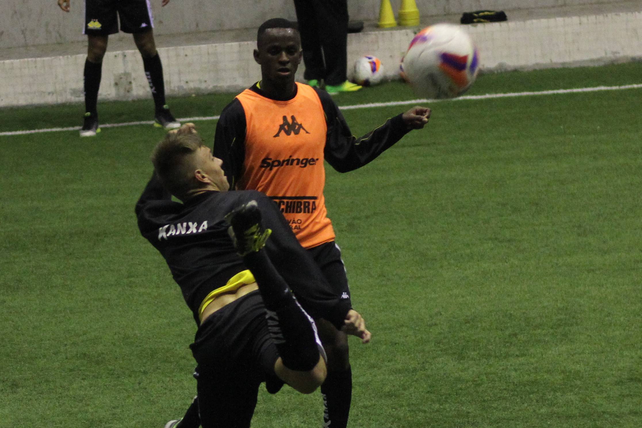 Atletas do Tigre treinam no ginásio