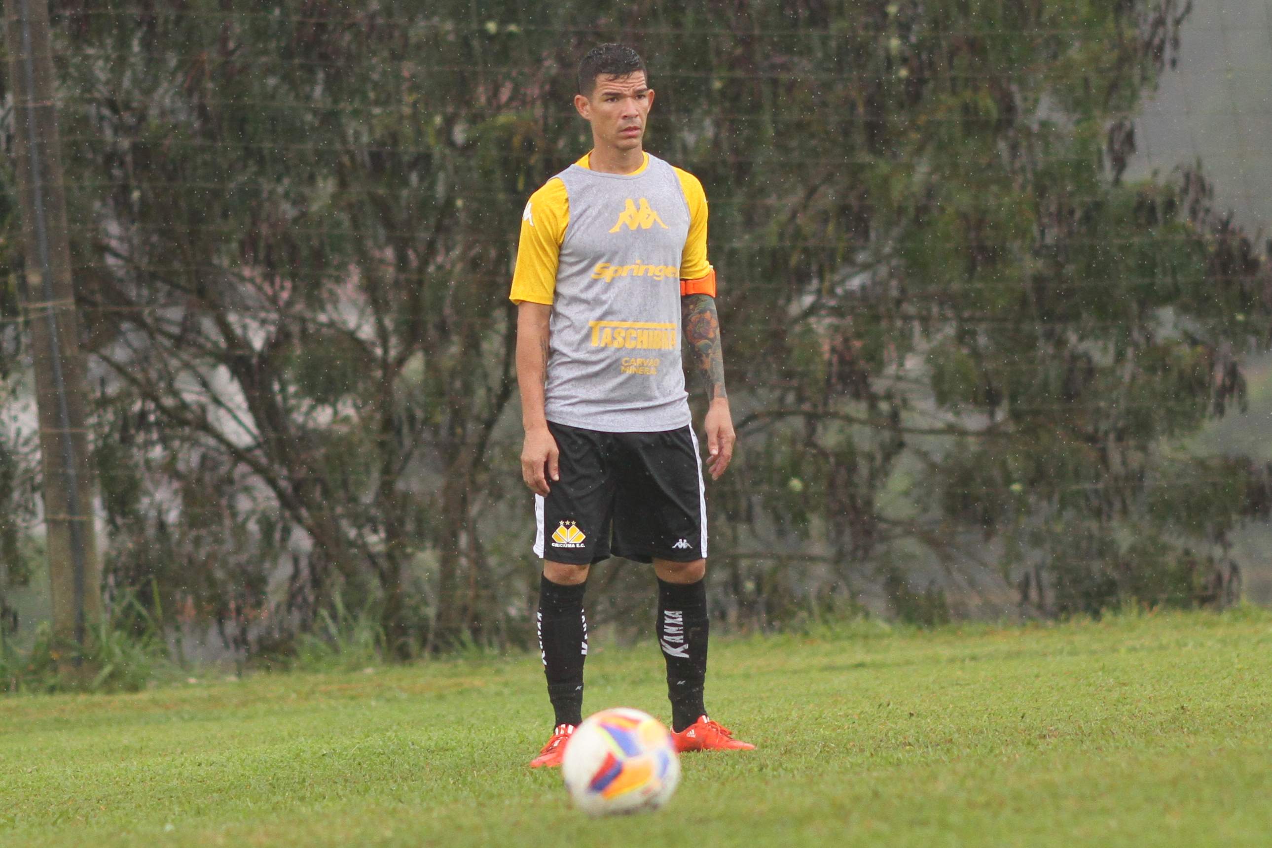 Tigre realiza treino tático no CT