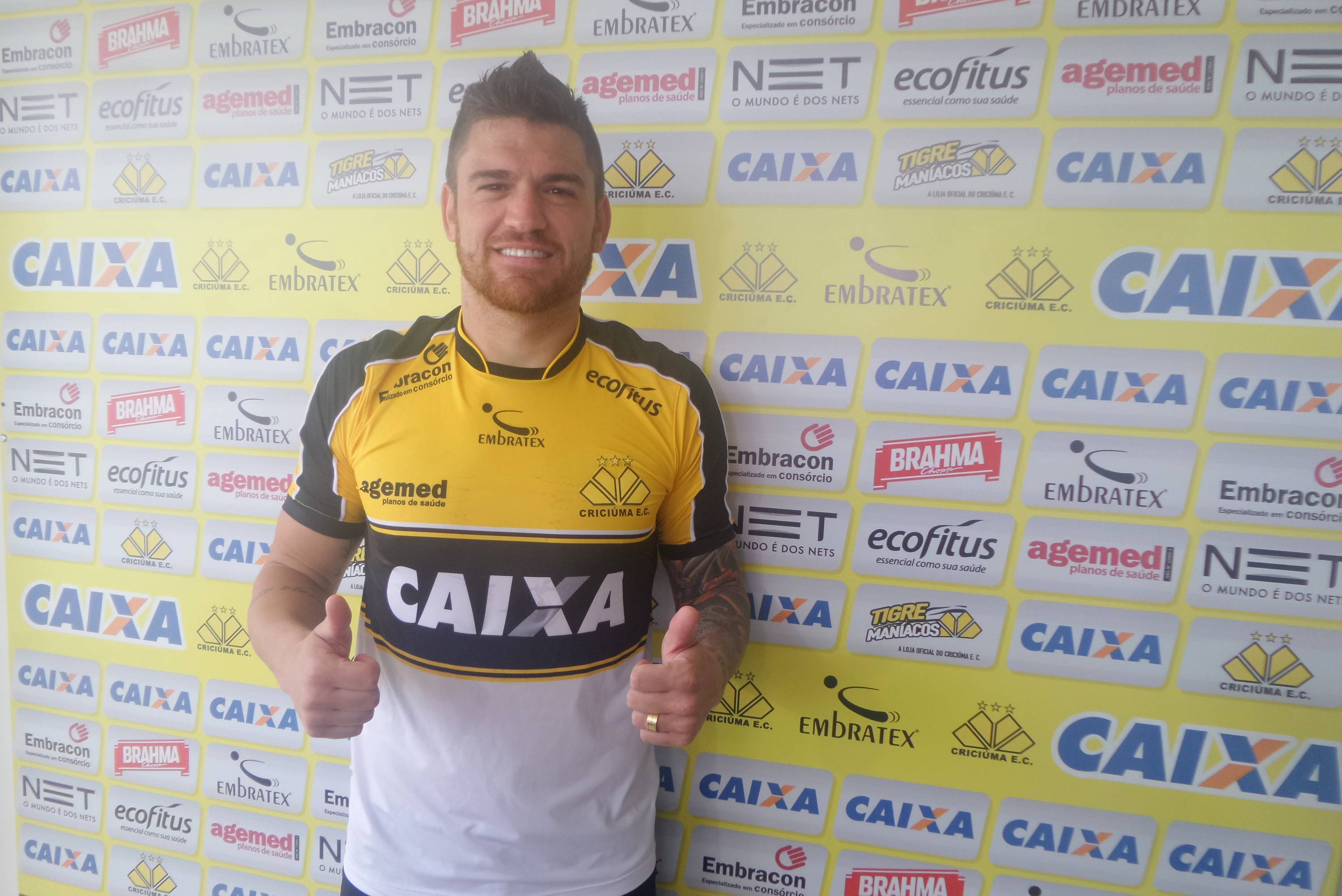 Tigre realiza treino coletivo