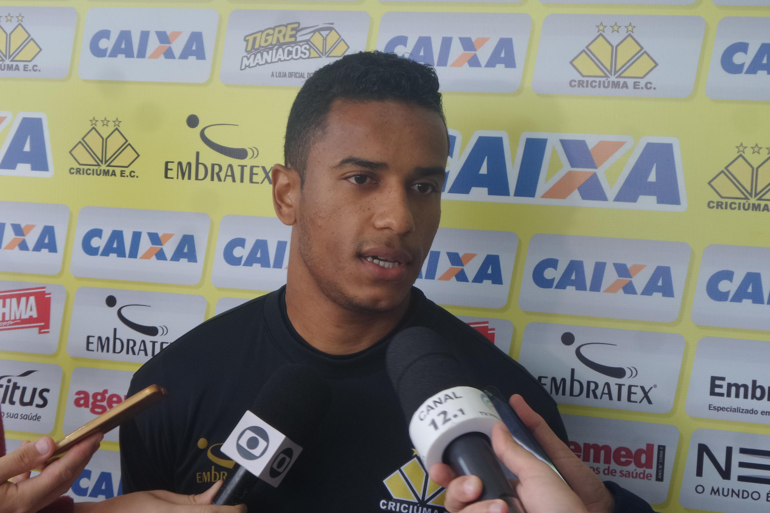 Criciúma treina e viaja a Recife