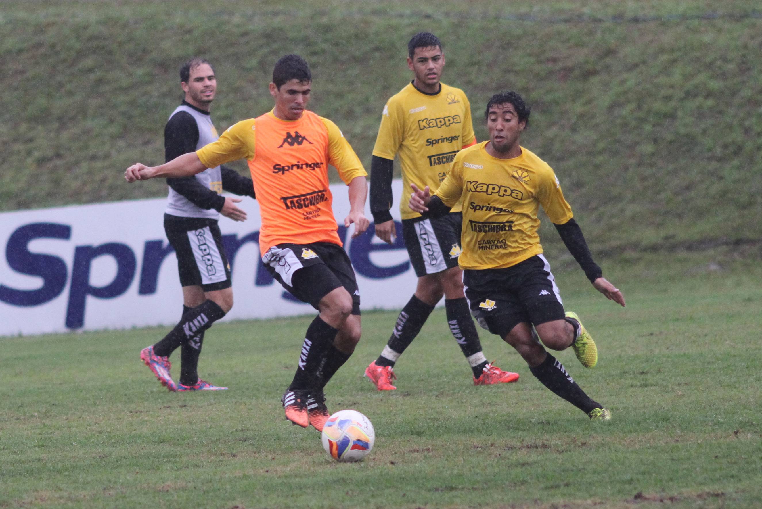 Tigre treina parte tática e chutes a gol